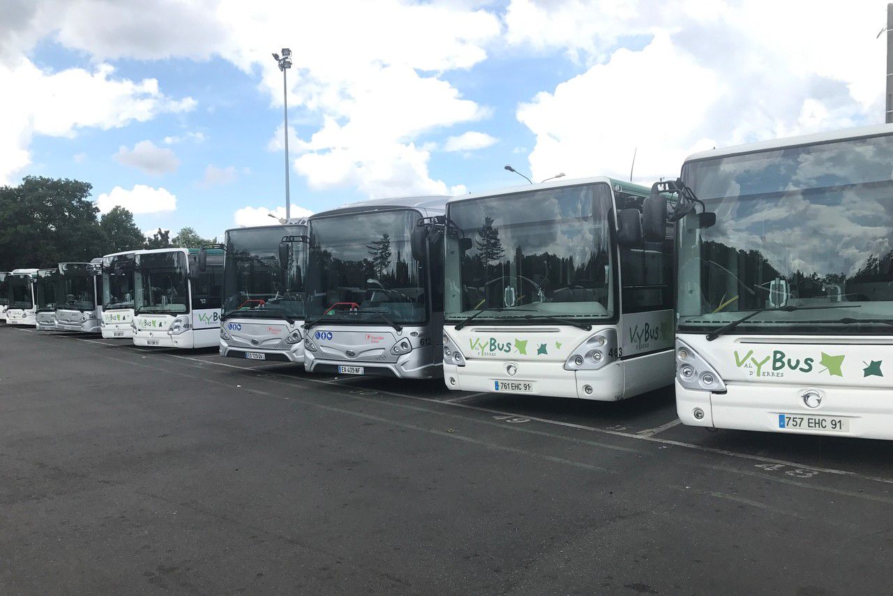 <b></b> Brunoy, ce lundi 4 juin 2018. Environ 25 bus sont sortis sur les lignes régulières. Seuls les bus scolaires ont été assurés.