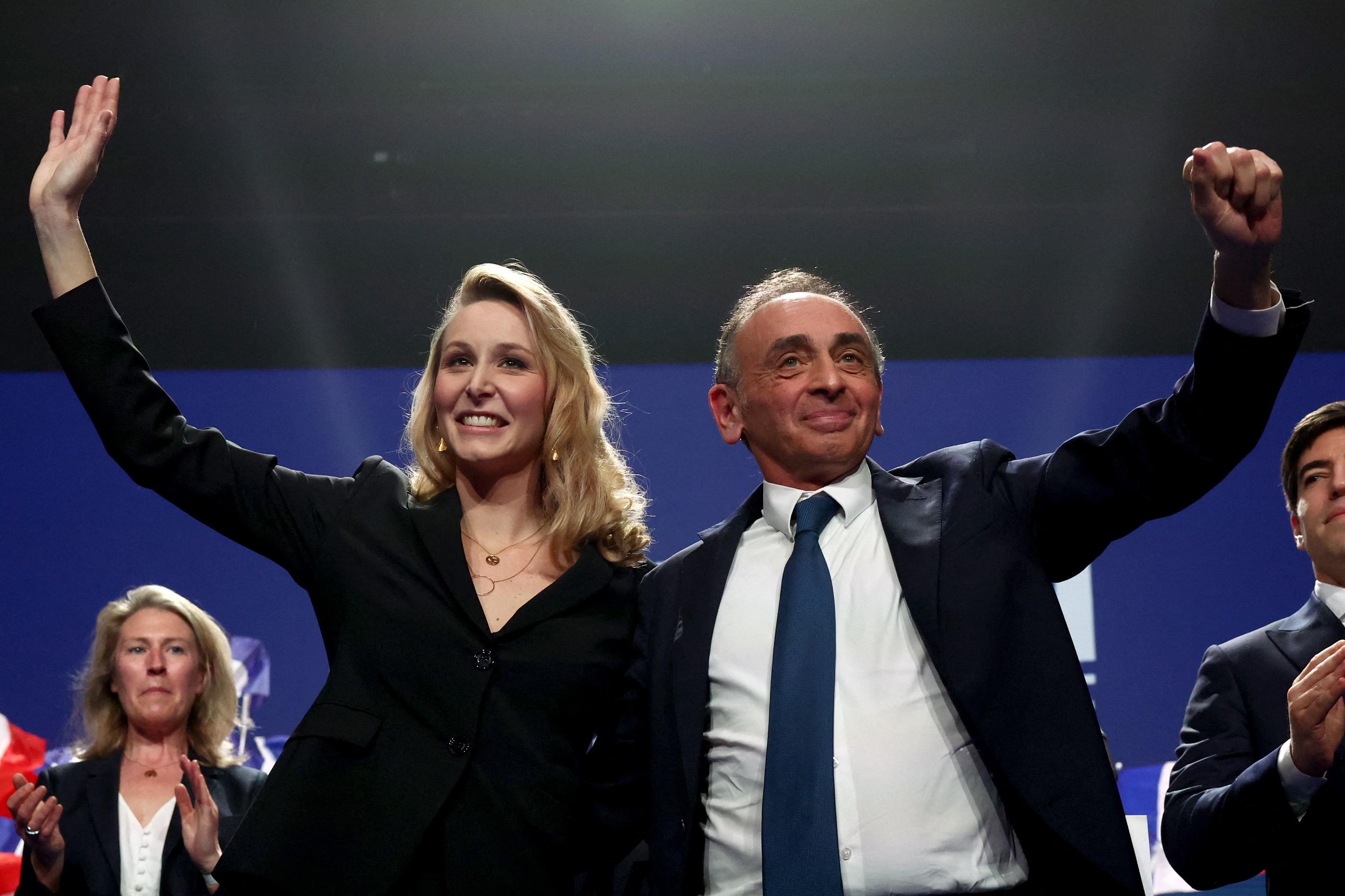 La tête de liste aux élections européennes Marion Maréchal et l'ancien éditorialiste Éric Zemmour étaient en opération reconquête ce dimanche au Dôme de Paris (XVe), alors qu'ils ne sont crédités que de 4,5% des intentions de vote.  AFP/Emmanuel Dunand
