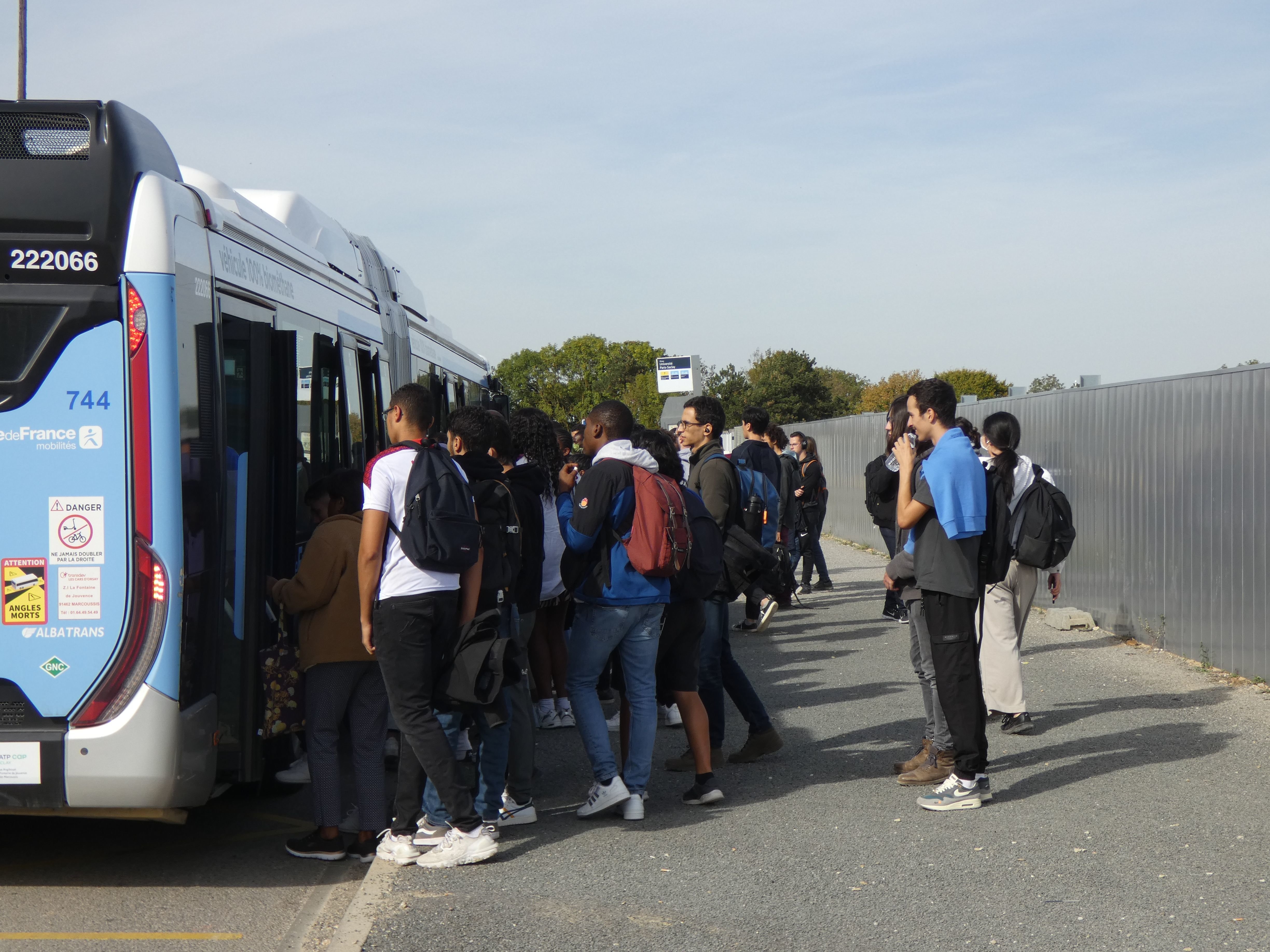 Orsay, en septembre 2022. Pendant deux mois, les usagers devant se rendre sur le plateau de Saclay vont devoir s'armer de patience : le trafic des bus va être fortement perturbé à cause des travaux de la ligne 18. LP/Cécile Chevallier