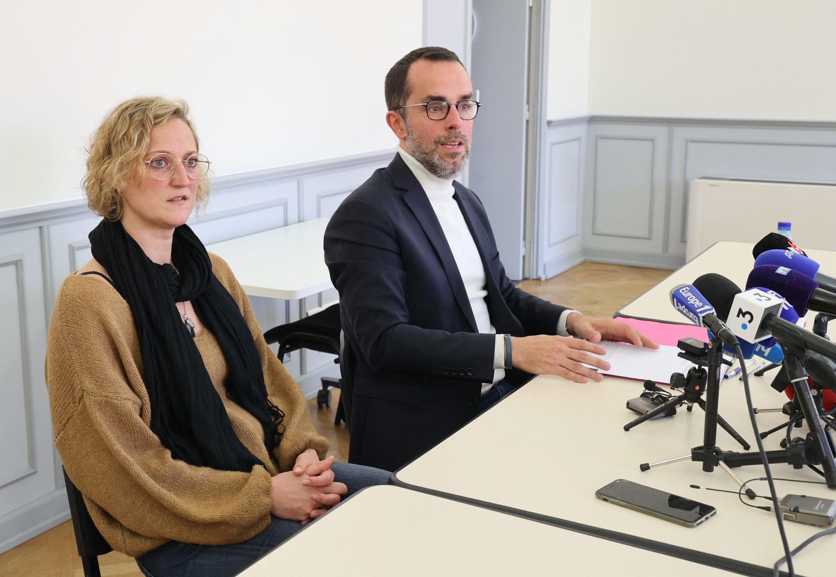 Fanny Groll, la mère de Lina, et son avocat Matthieu Airoldi se sont exprimés lors d'une conférence de presse ce vendredi à Strasbourg. PHOTOPQR/L'ALSACE/Jean-Marc Loos