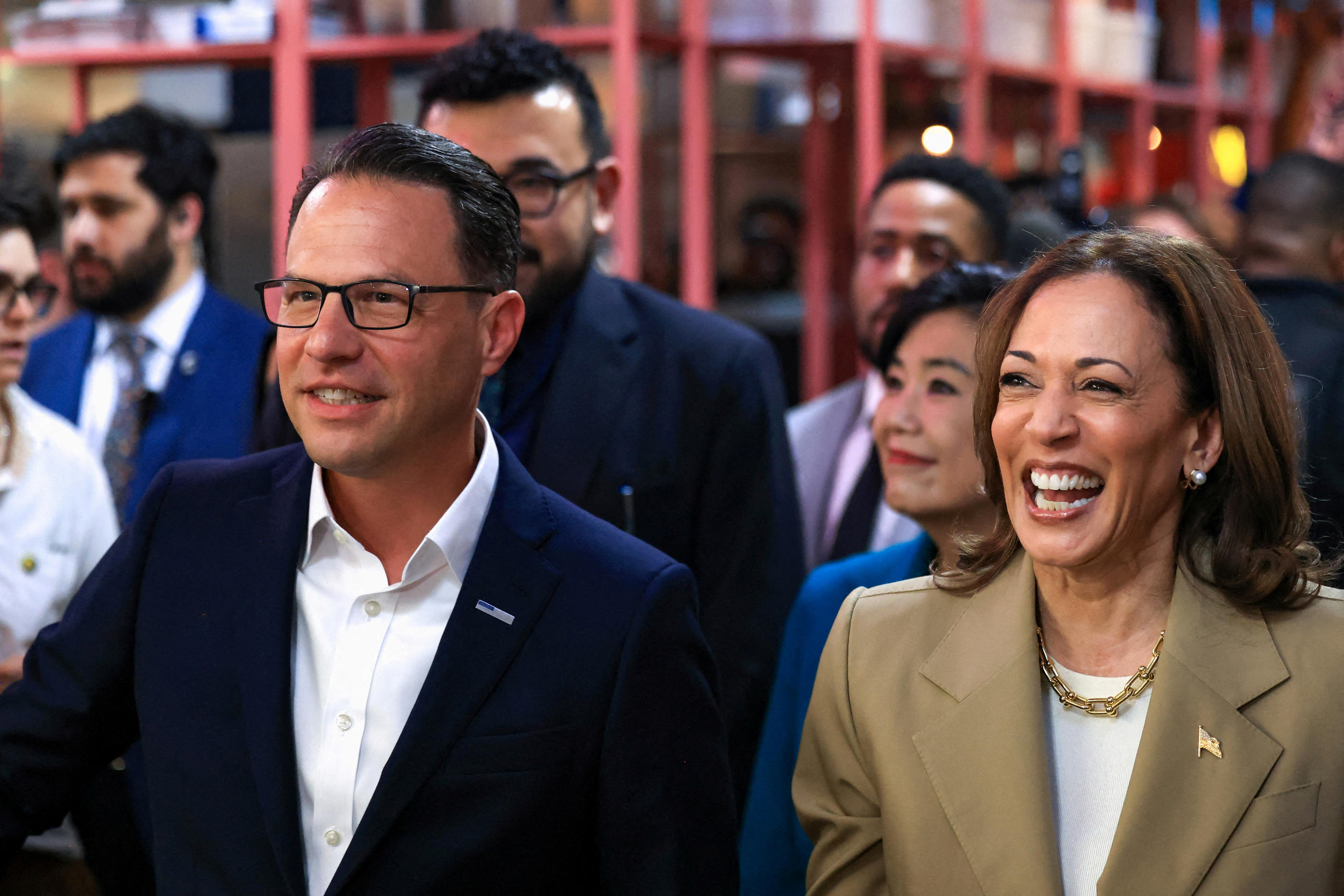 Le gouverneur de Pennsylvanie Josh Shapiro figure parmi les noms évoqués pour occuper le poste de colistier aux côtés de Kamala Harris. REUTERS/Kevin Mohatt/File Photo