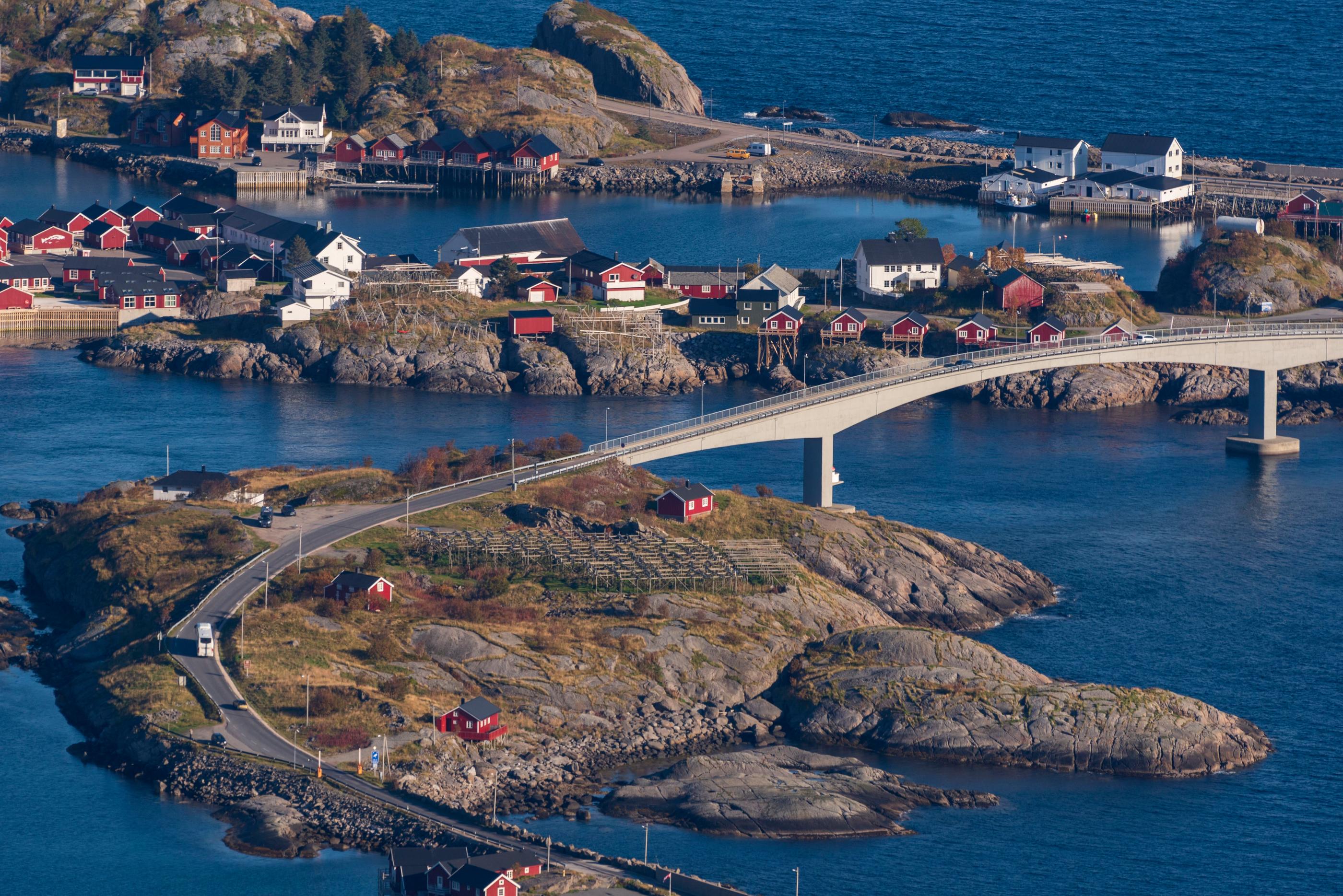 Les nouveaux calculs de l’Autorité norvégienne de cartographie intègrent le littoral vallonné, les fjords et les îles (ici Moskenesoy dans les Lofoten).  Hemis via AFP/Grégory Gérault