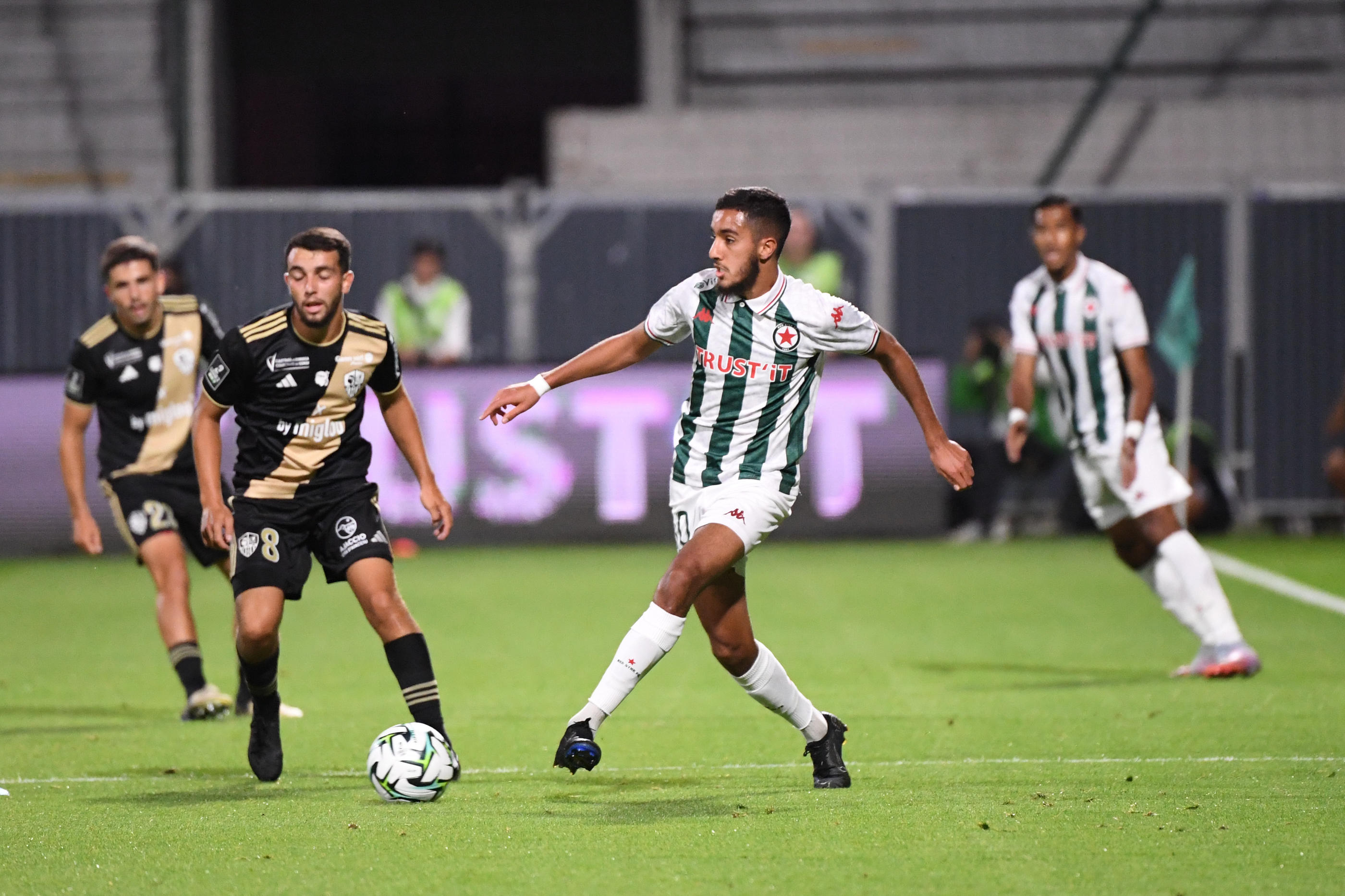 Malgré l'égalisation de Merwan Ifnaoui au début de la seconde période, le Red Star s'est finalement incliné. Icon Sport