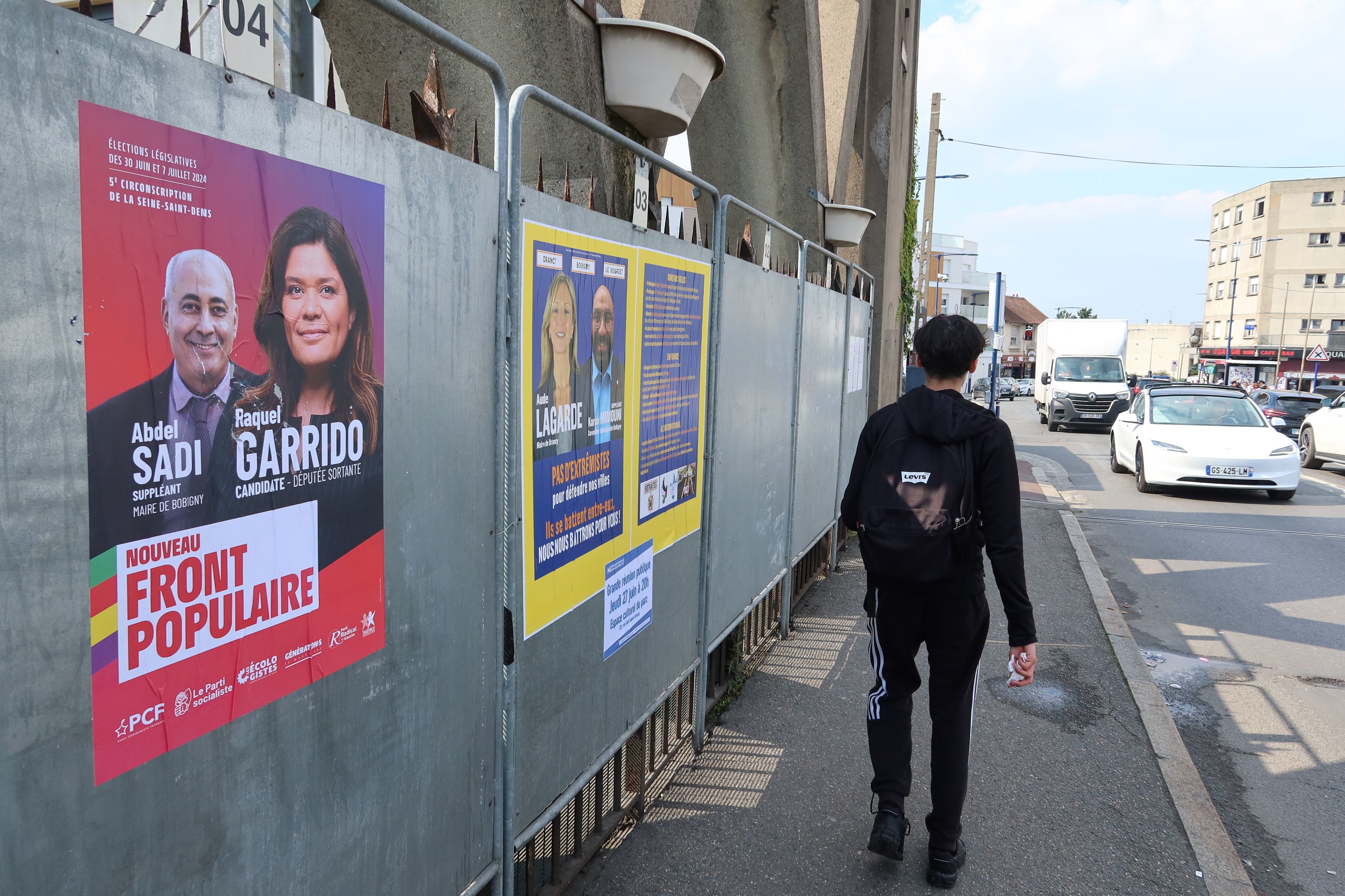 Drancy, le 21 juin 2024. Sur ses affiches de campagne, Raquel Garrido se prévaut du soutien du Nouveau Front populaire. Ce qui suscite la colère de son concurrent Aly Diouara, le seul candidat à avoir été officiellement investi au nom de la nouvelle alliance de gauche. LP/Alexandre Arlot