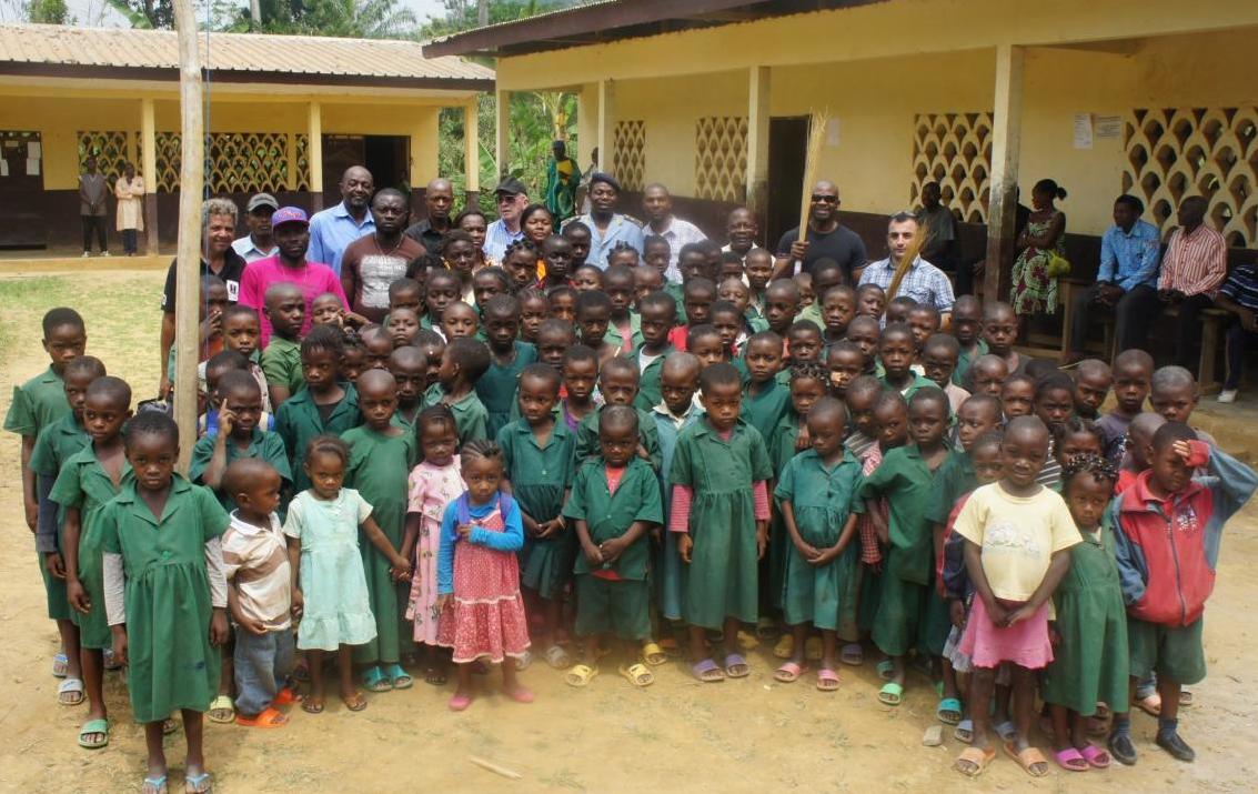 <b></b> Le conseil municipal des enfants organise une collecte de fournitures scolaires au profit des élèves de l’école primaire d’Adjap-Biyeng au Cameroun. 