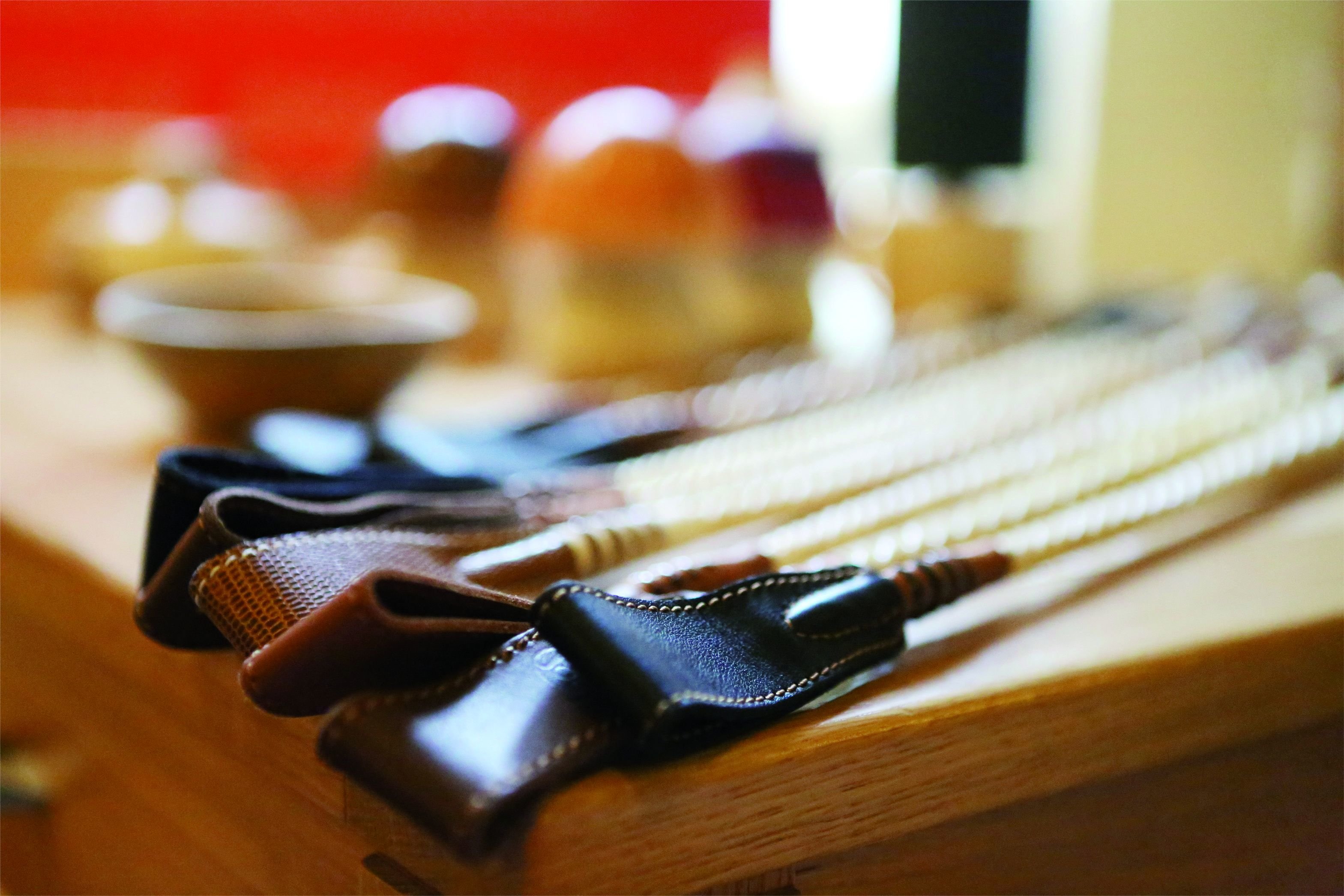 L'Esat de Sorède est le dernier en France à produire des cravaches en bois de micocoulier, avec Hermès pour principal client. DR