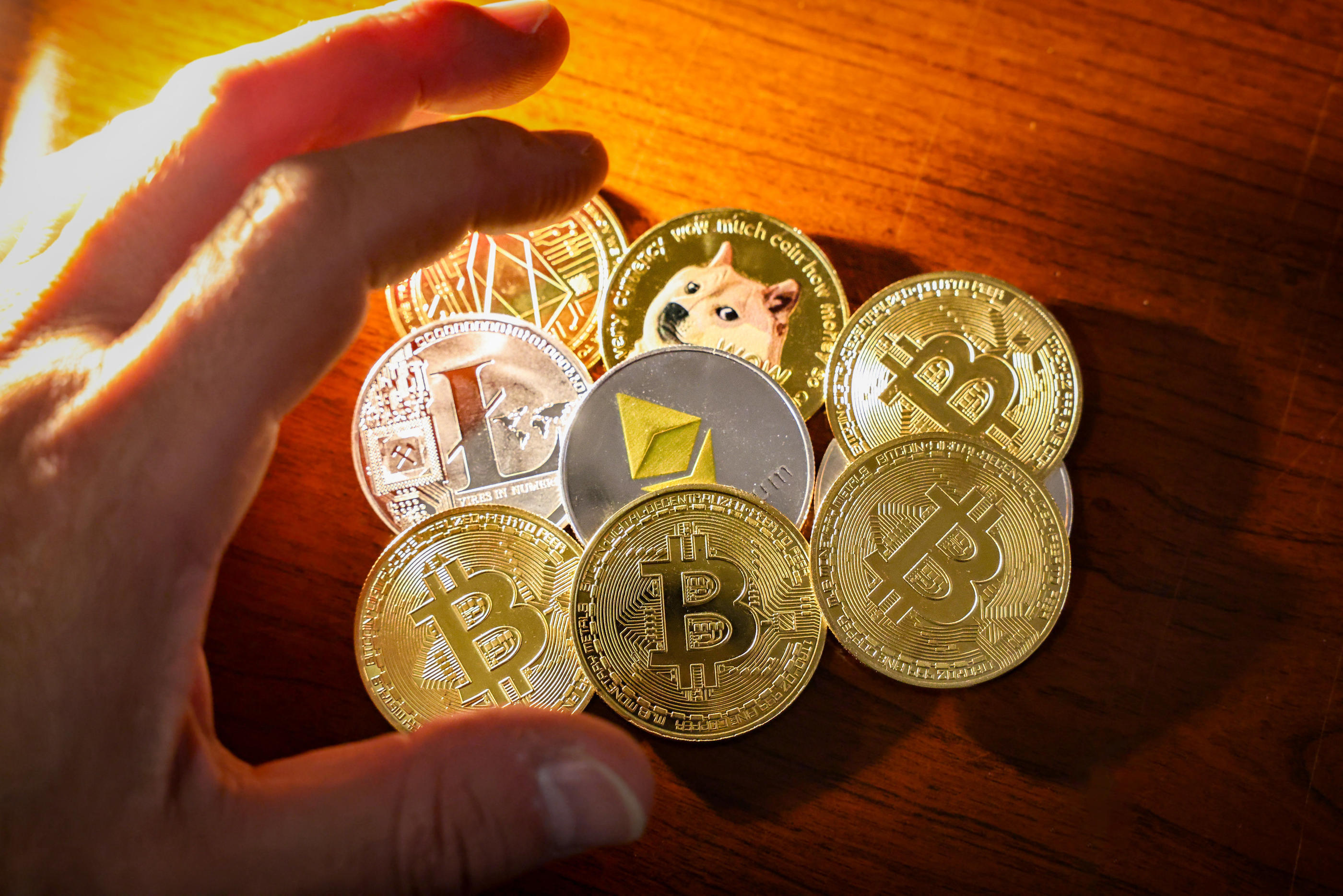 Argent virtuel, cibles identifiables, risques présumés moindres : la  cryptomonnaie relance les rapts crapuleux - Le Parisien