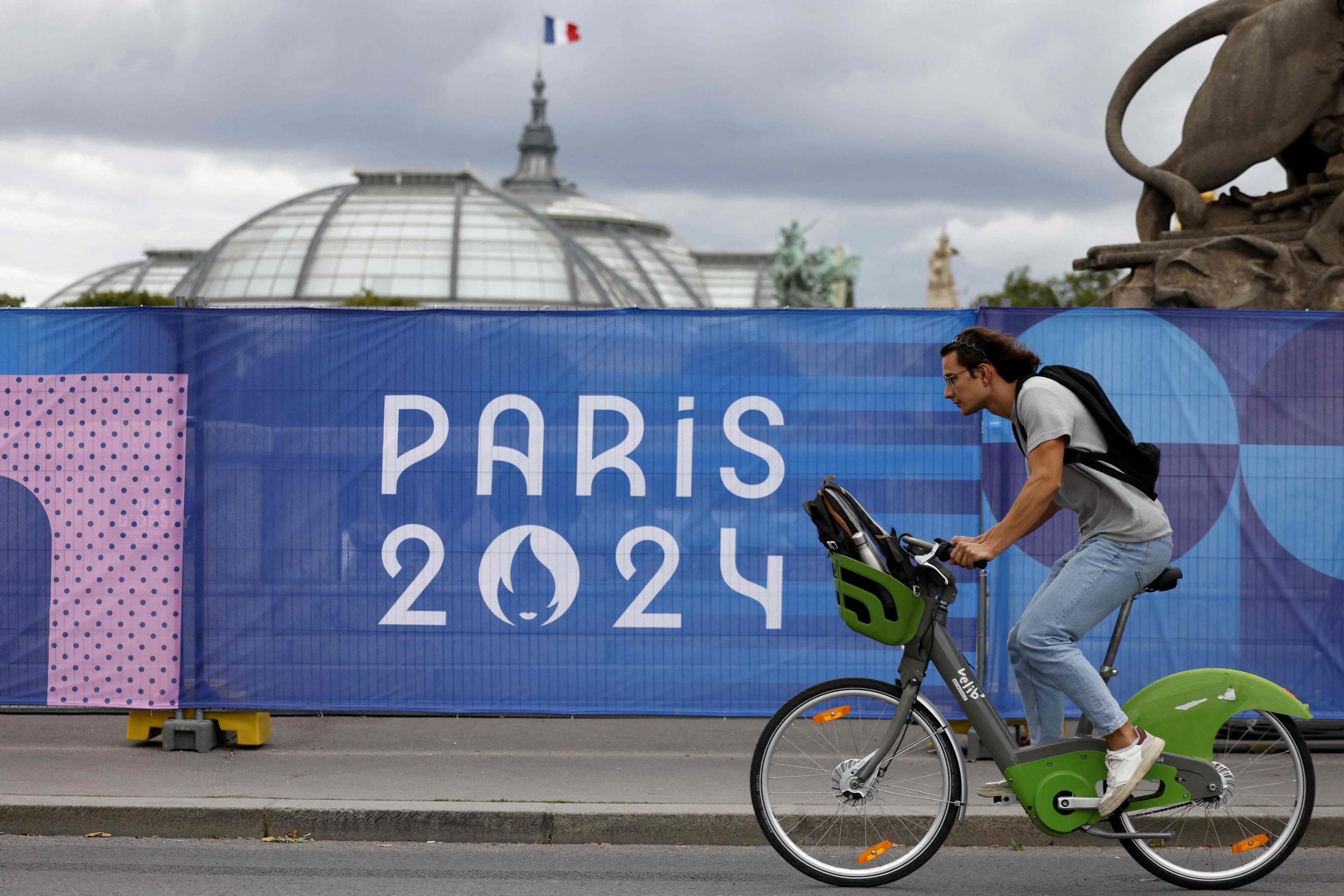 Pour les utilisateurs occasionnels de Vélib', la marche à suivre avant d'enfourcher son deux-roues peut être fastidieuse. AFP/Ludovic Marin