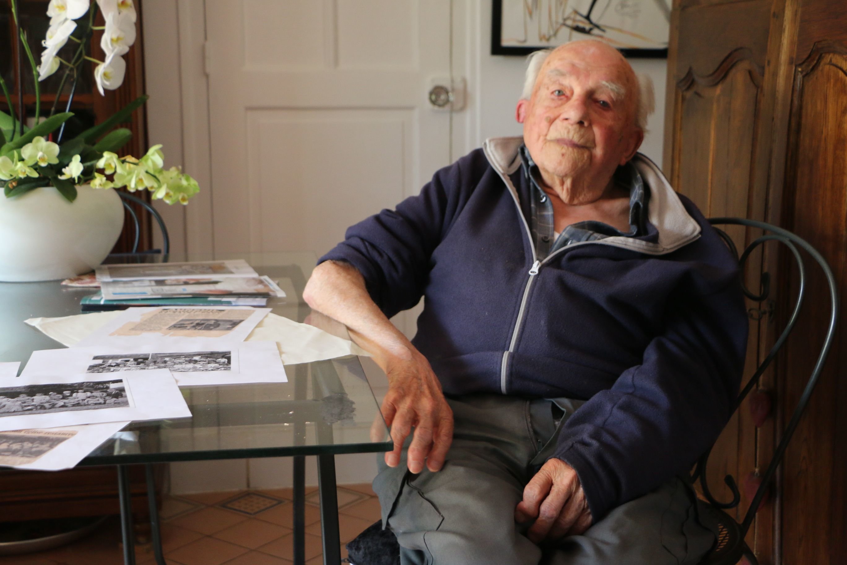 A Saint-Paul, Michel Davesne vient de fêter ses 100 ans. L'homme était arrivé dans la commune en 1946, pour devenir instituteur. LP/Juliette Duclos