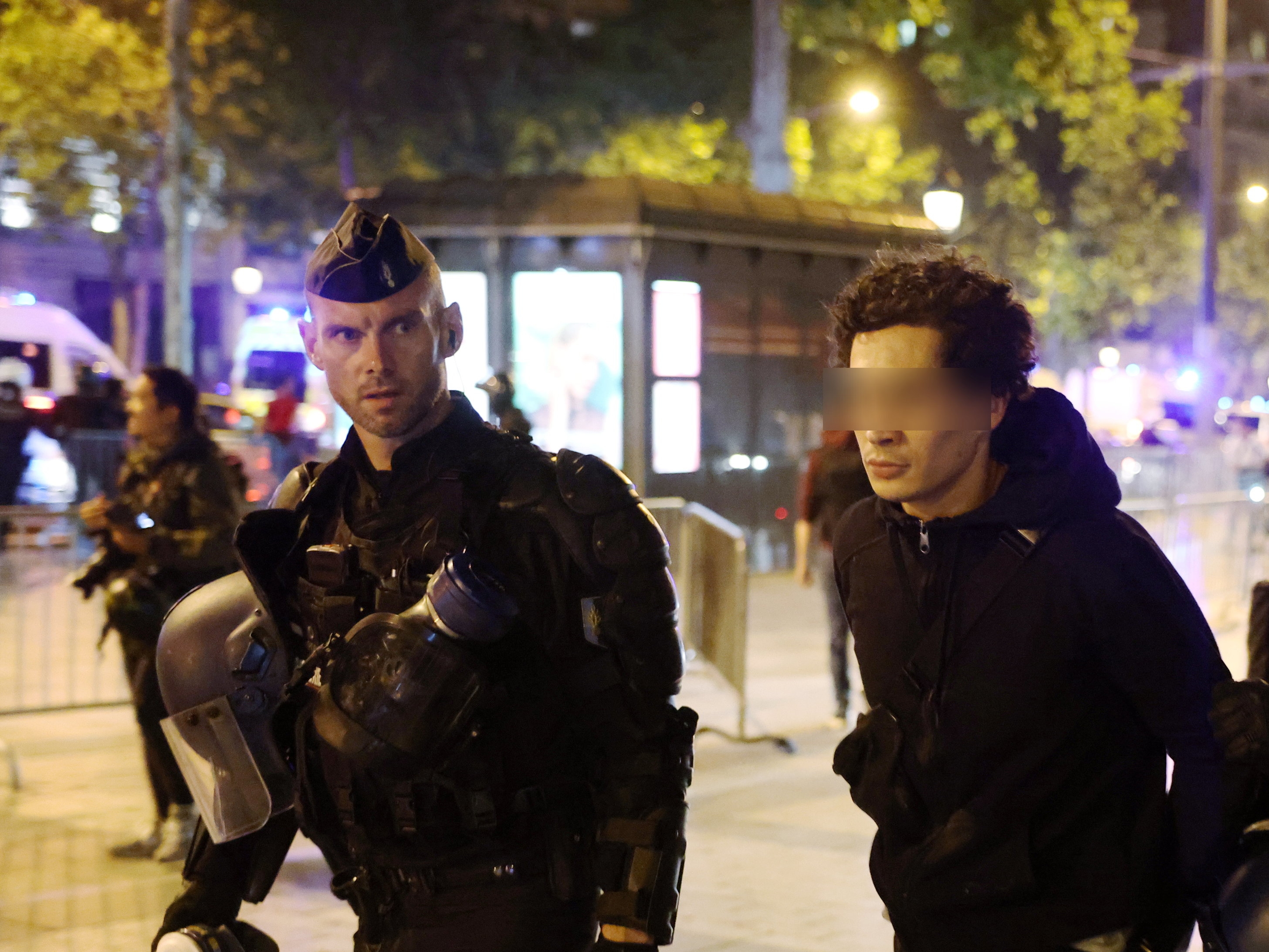 Arrestation d'un jeune homme sur les Champs-Elysées (Paris VIIIe), le 2 juillet au soir (illustration). LP/Olivier Lejeune