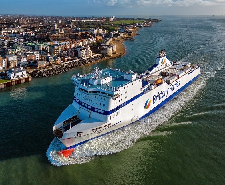 Conçu à l'origine pour le fret, le «Cotentin» ne peut accueillir que 200 passagers, selon la compagnie Brittany Ferries, qui écarte les cyclistes et les piétons. DR