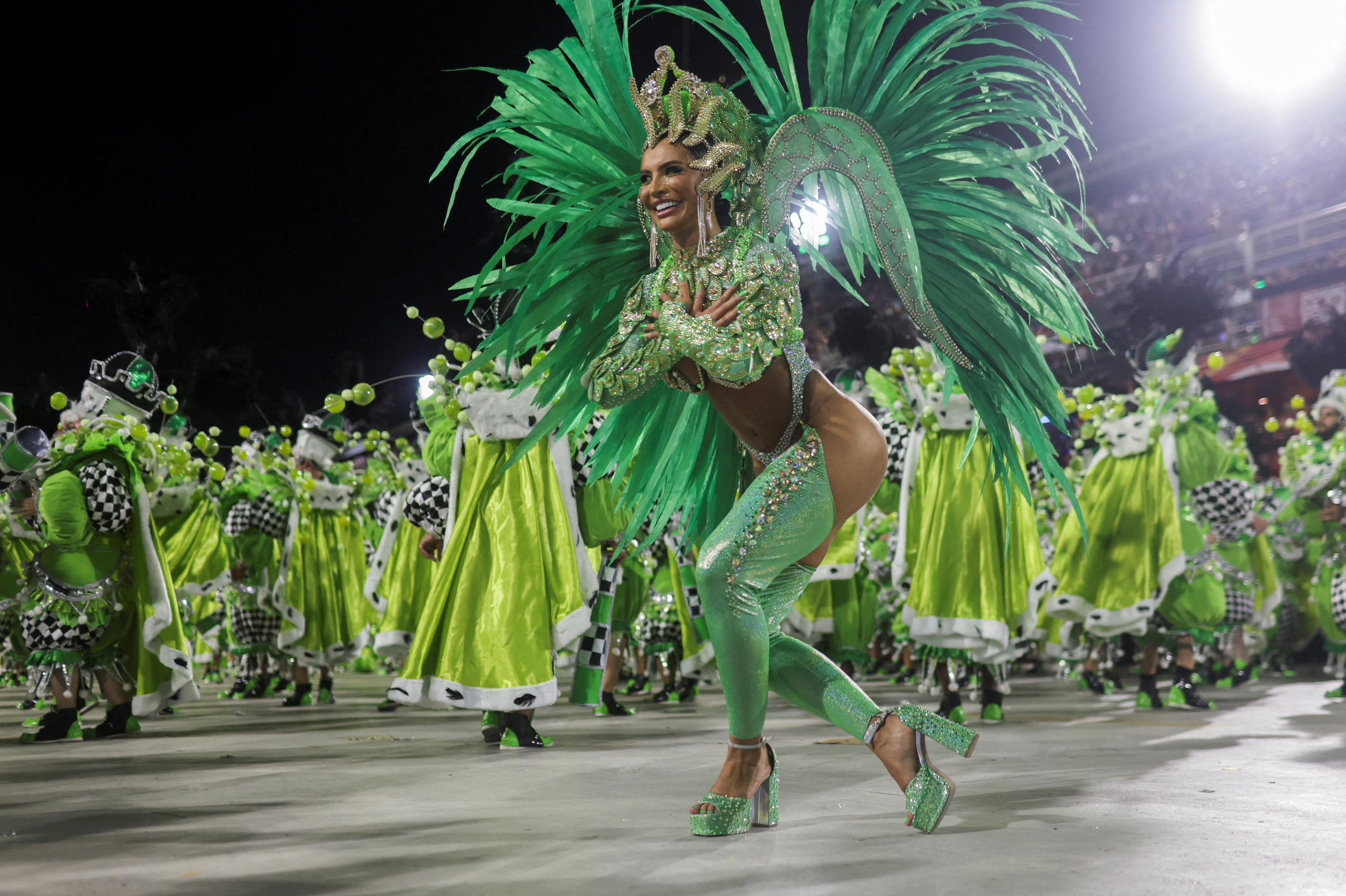 Carnaval de Rio : le coup d'envoi en huit photos éclatantes - Le Parisien