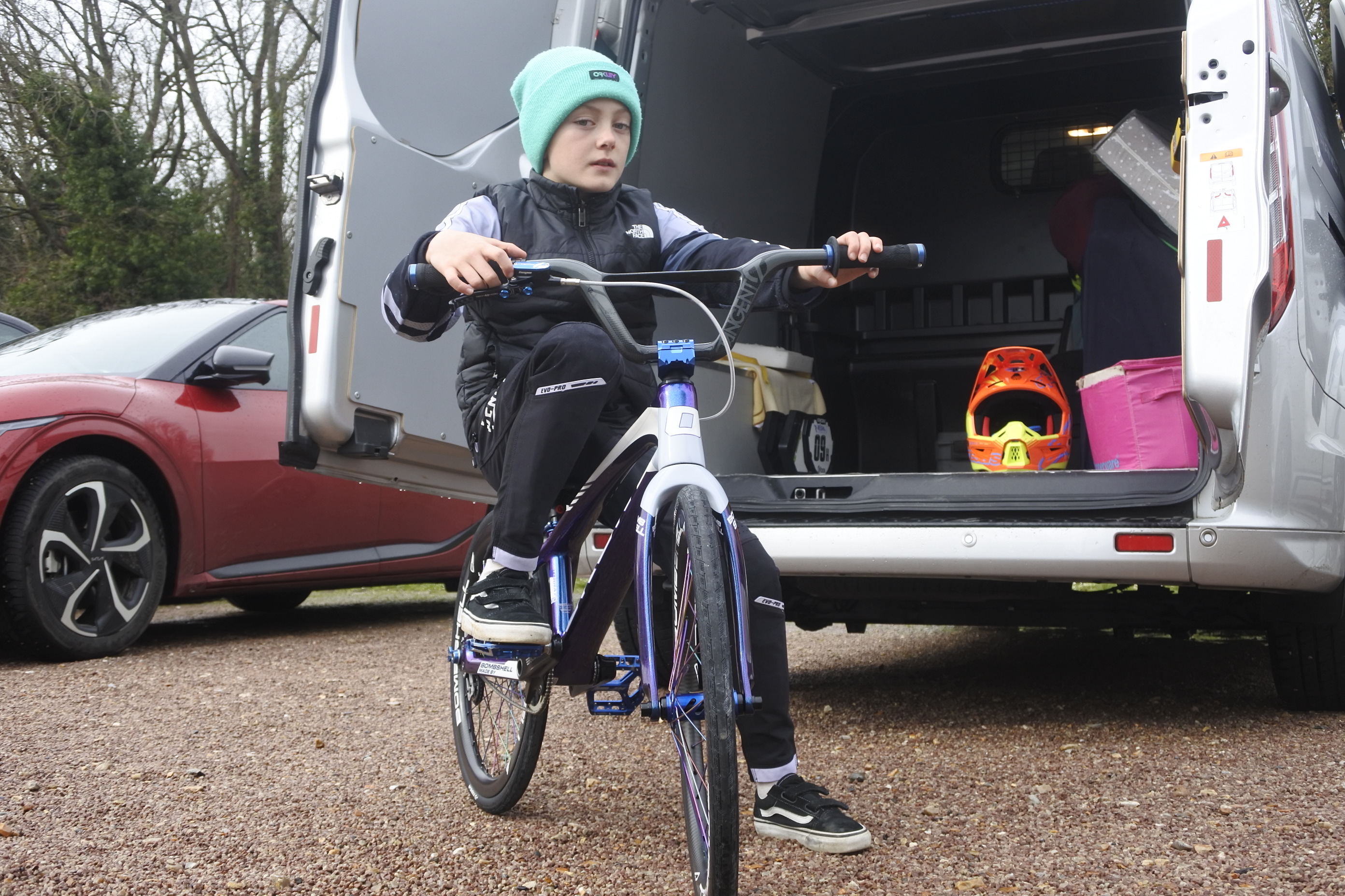 Dans l’Eure, Ethan Hosatte un jeune pilote de BMX de 8 ans entre en piste pour un premier titre mondial