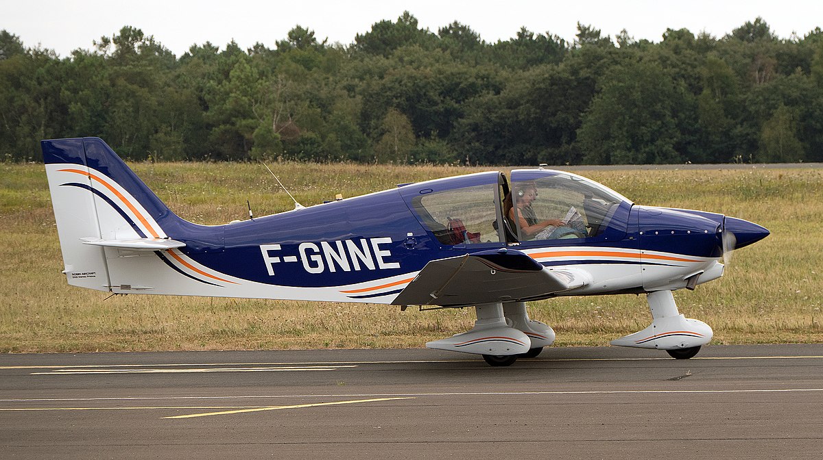 Un avion de type Robin DR-400 a été victime d'un incident à Nantes, alors qu'il s'apprêtait à partir pour un vol local. (Illustration) Mike Illien/Wikimedia Commons