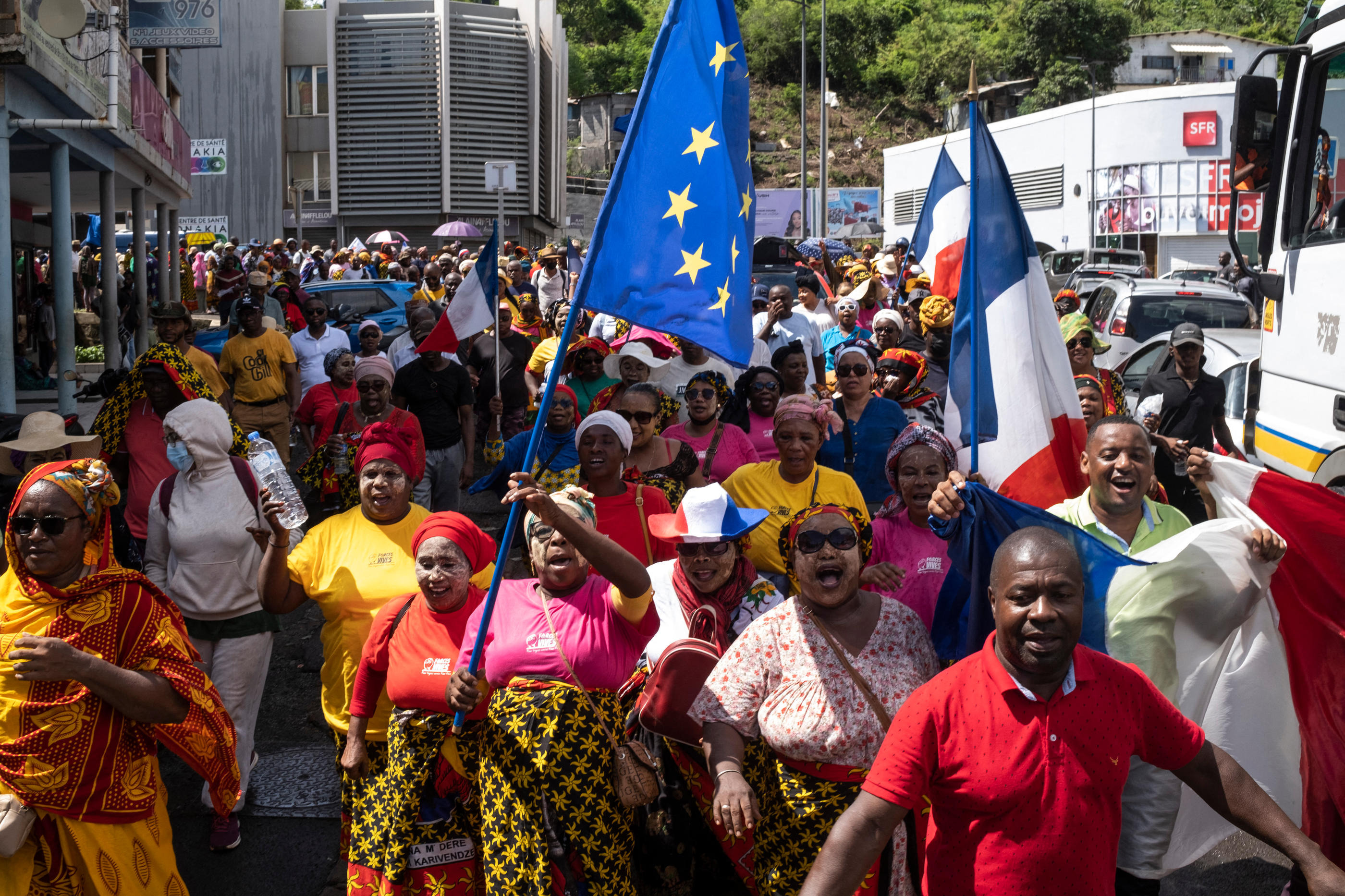 Des manifestants défilent à Kaweni lors d'une manifestation contre l'insécurité et l'immigration à Mayotte, le 6 février 2024. Abaca/David Lemor