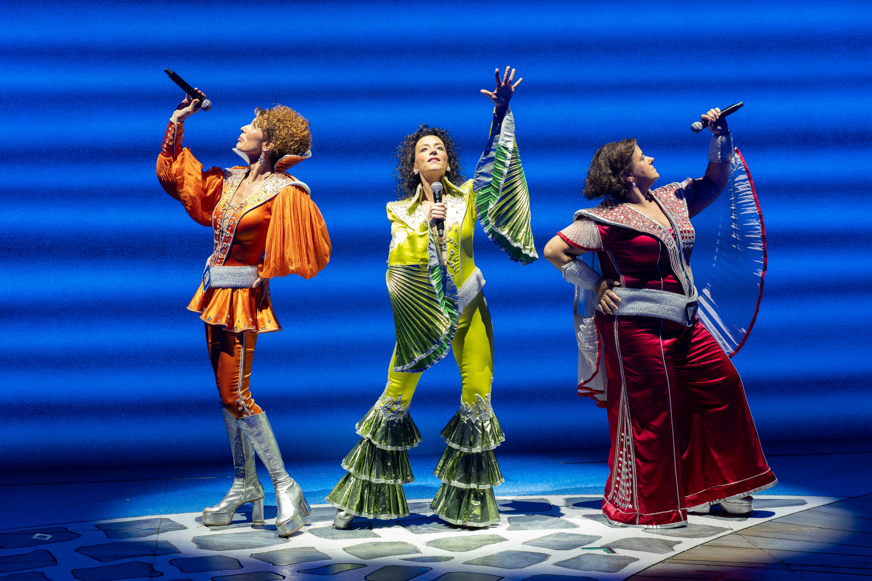 La comédie musicale «Mamma Mia !» ravit les fans. Elle est jouée jusqu'à fin janvier 2024 au Casino de Paris. Photo Bernard Richebé