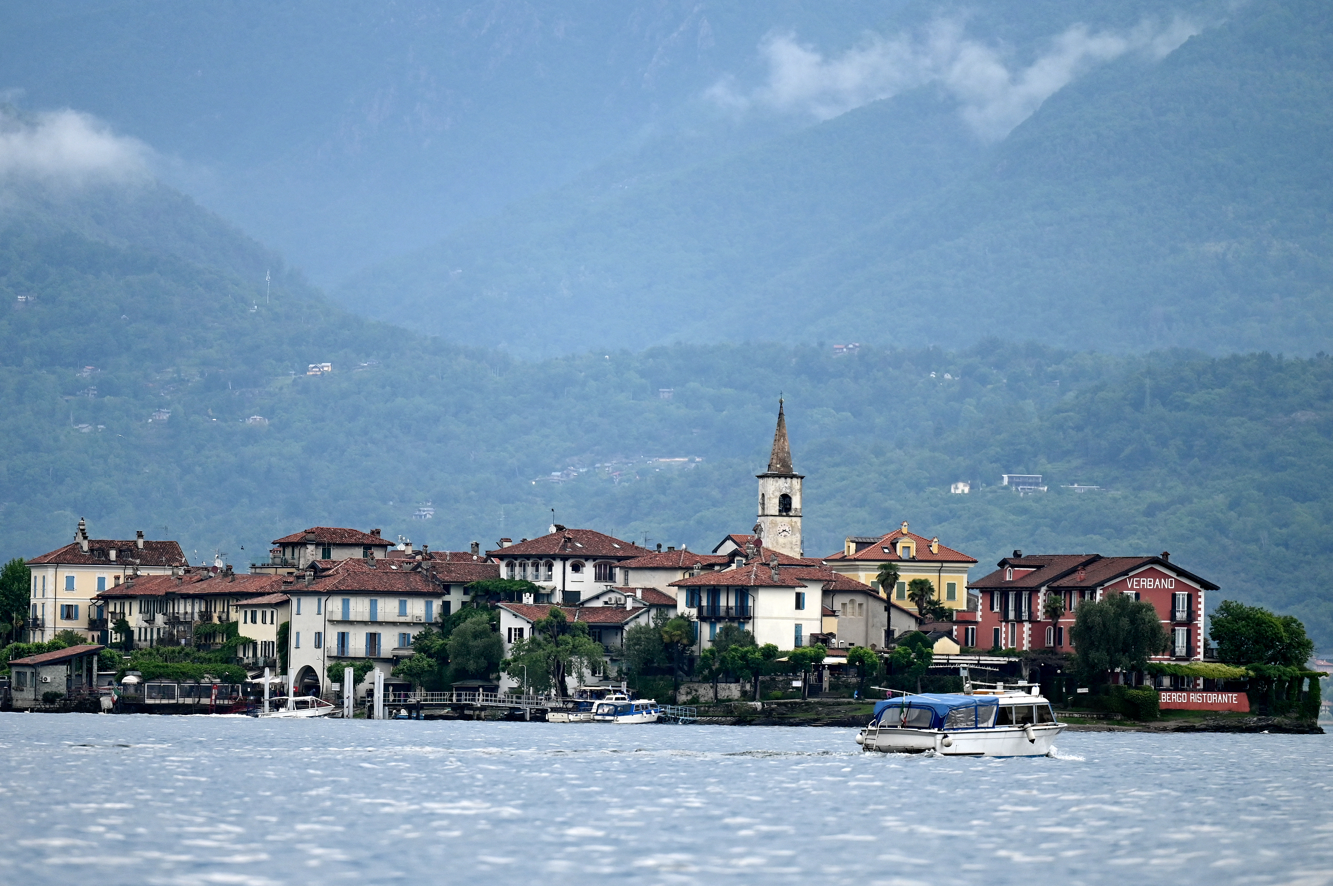 Le lac Majeur, qui se trouve dans le sud des Alpes, est le deuxième plus grand lac d’Italie et une destination touristique prisée. AFP/GABRIEL BOUYS.