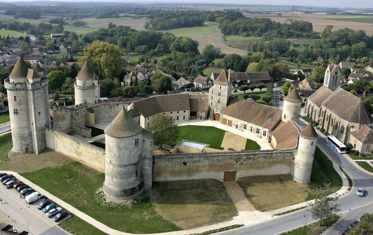 Château de Blandy-les-Tours : la « danseuse » sera au service du tourisme -  Le Parisien