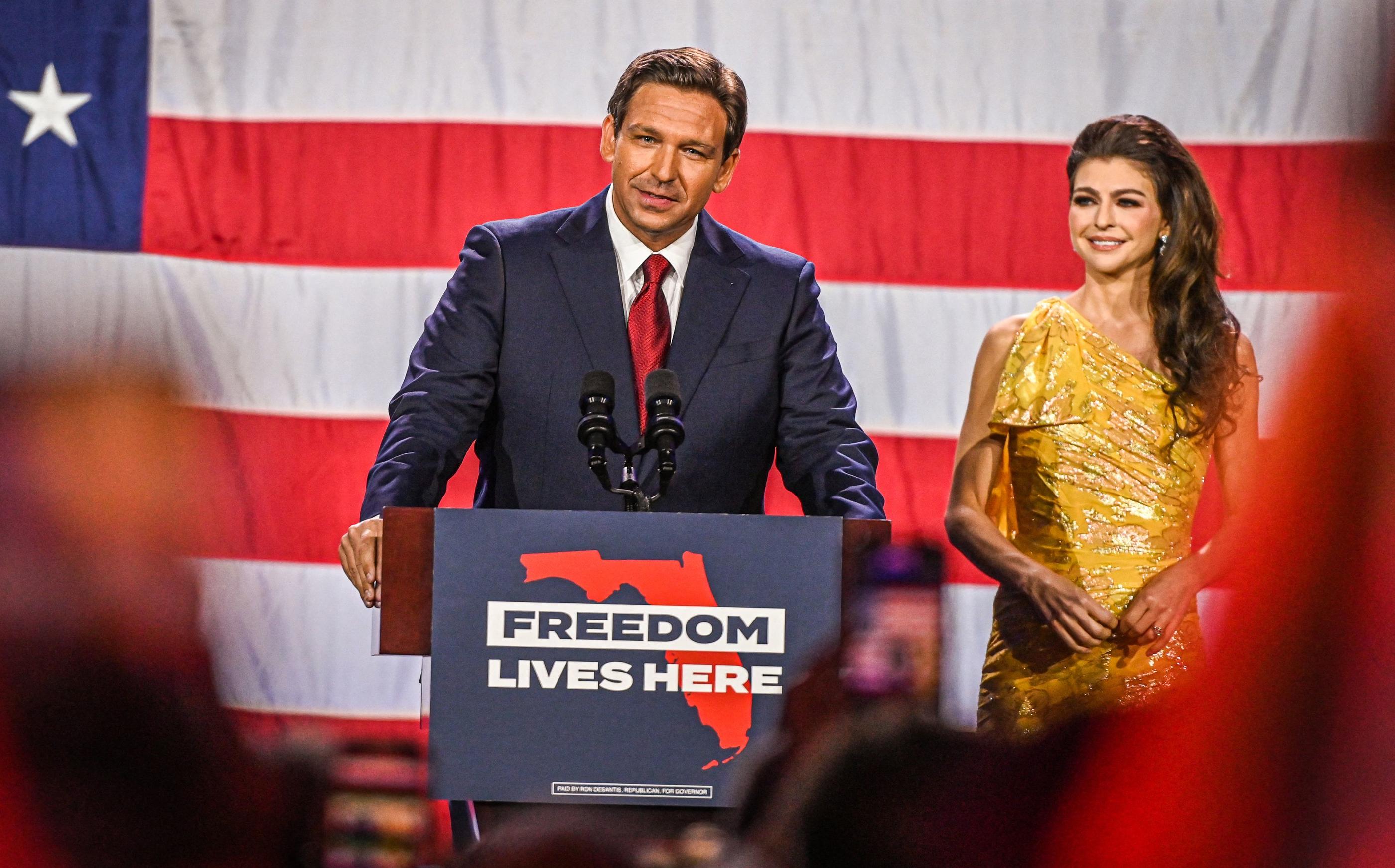 Ron DeSantis, réélu gouverneur de Floride, se place comme l'un des candidats les plus crédibles pour le camp républicain à la présidentielle 2024. Giorgio VIERA / AFP