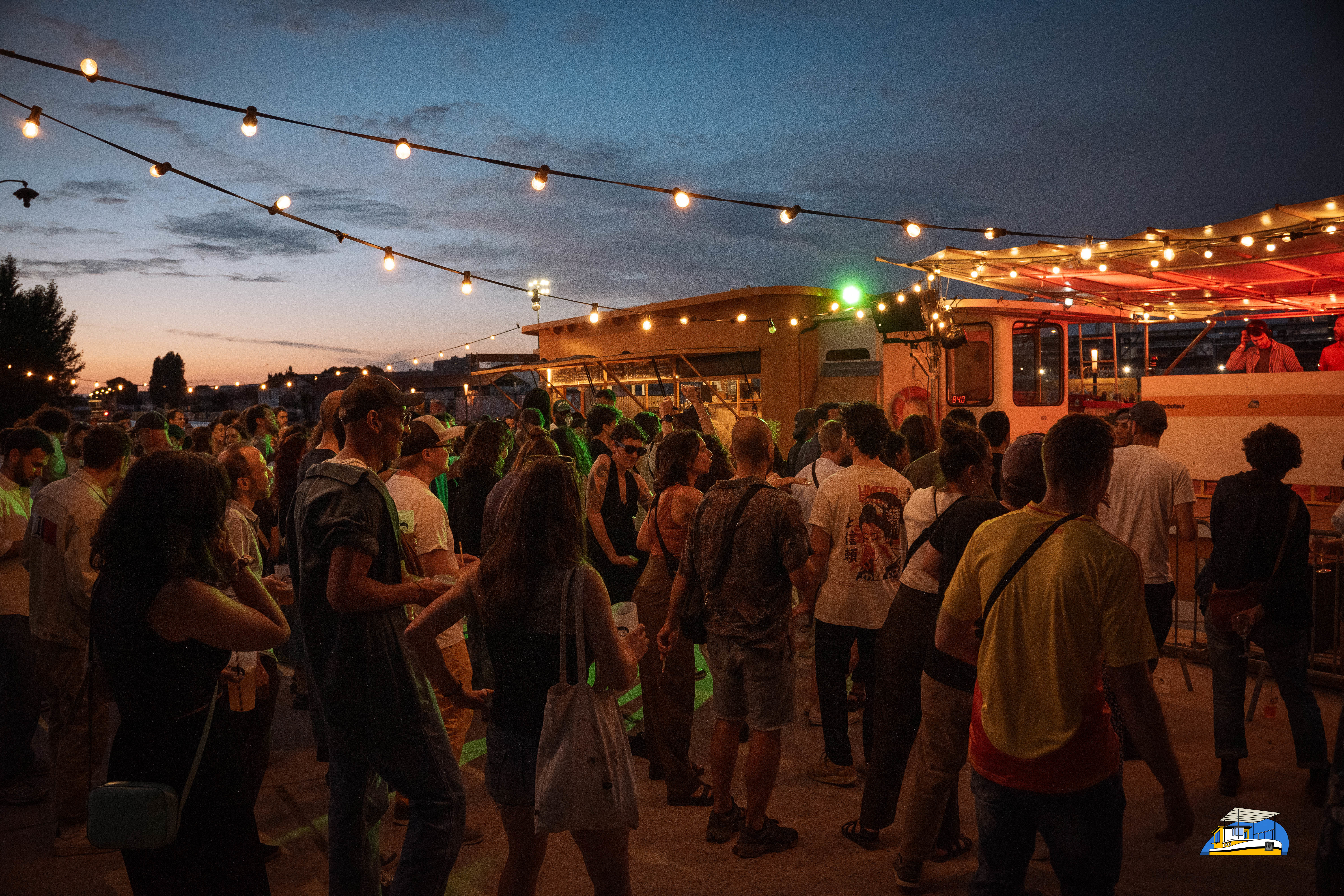 Canal Saint-Denis à Aubervilliers (Seine-Saint-Denis), le 28 juin. La péniche culturelle «le Barboteur» animera  les quais près du Millénaire durant trois week-ends avec ses animations disco. Photo Adrien Delcambre