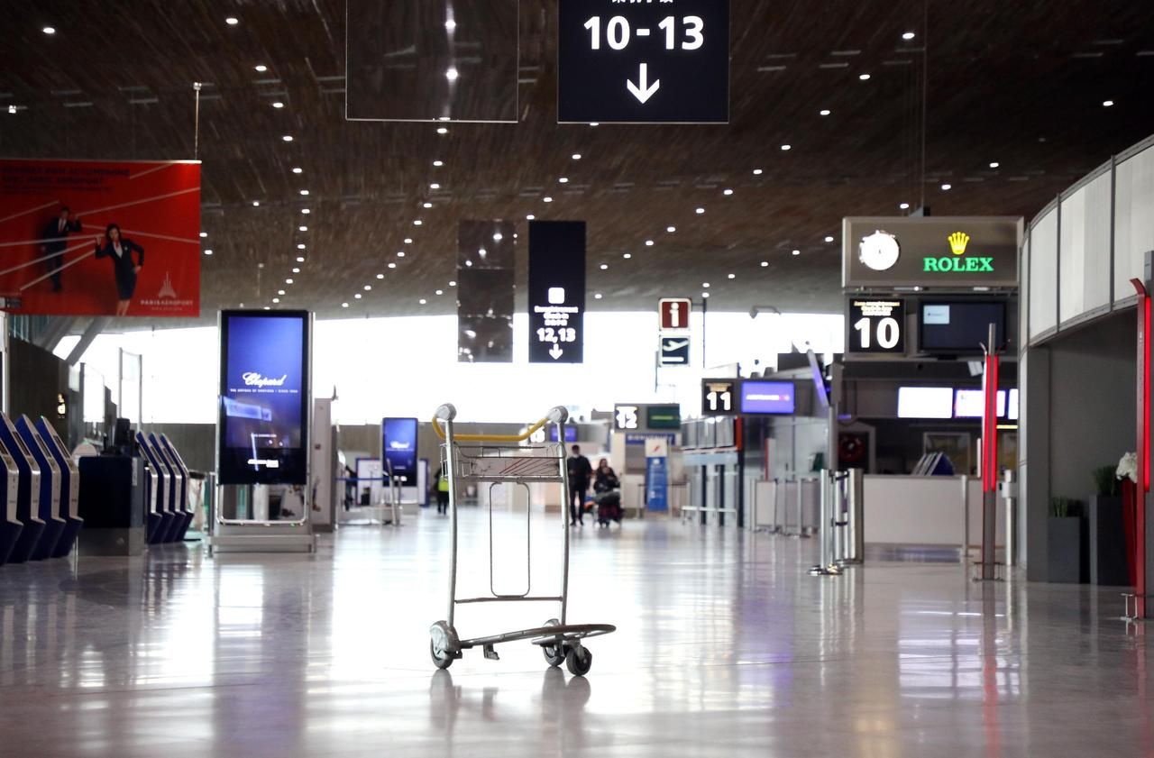 <b></b> Roissy aéroport Charles de Gaulle. Vingt-cinq ressortissants algériens sont bloqués depuis quinze jours à l’aéroport.