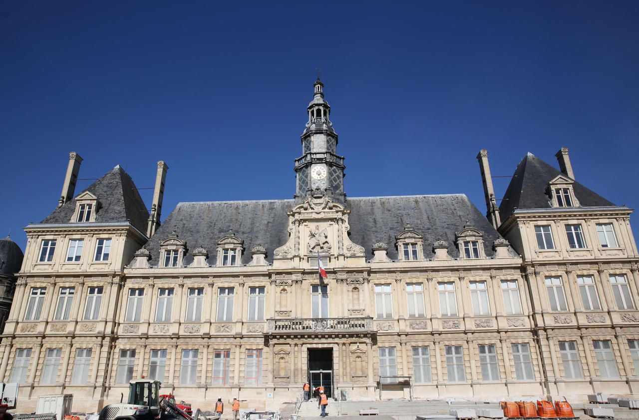 <b></b> La mairie de Reims se situe place de l'hôtel de Ville. 