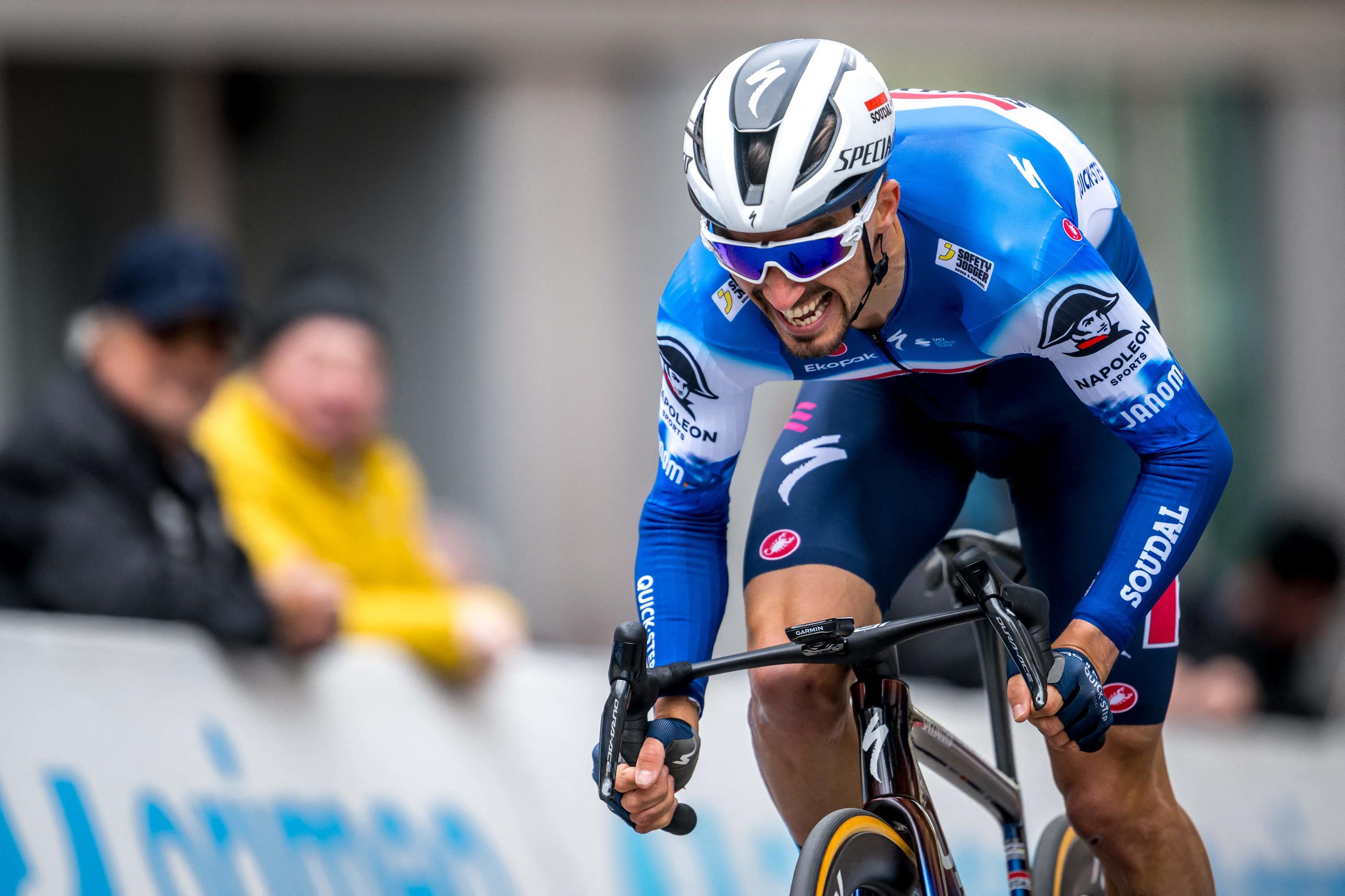 Julian Alaphilippe a terminé 3e du prologue du Tour de Romandie ce mardi pour son retour sur le vélo. (Photo by Fabrice COFFRINI / AFP)