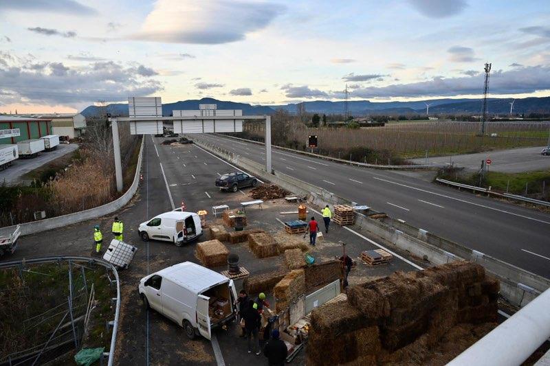Chez Vinci, 30 autoroutes (ici l'A7, à hauteur de Loriol-sur-Drôme) ont été coupées simultanément au pic du mouvement des agriculteurs. Vinci