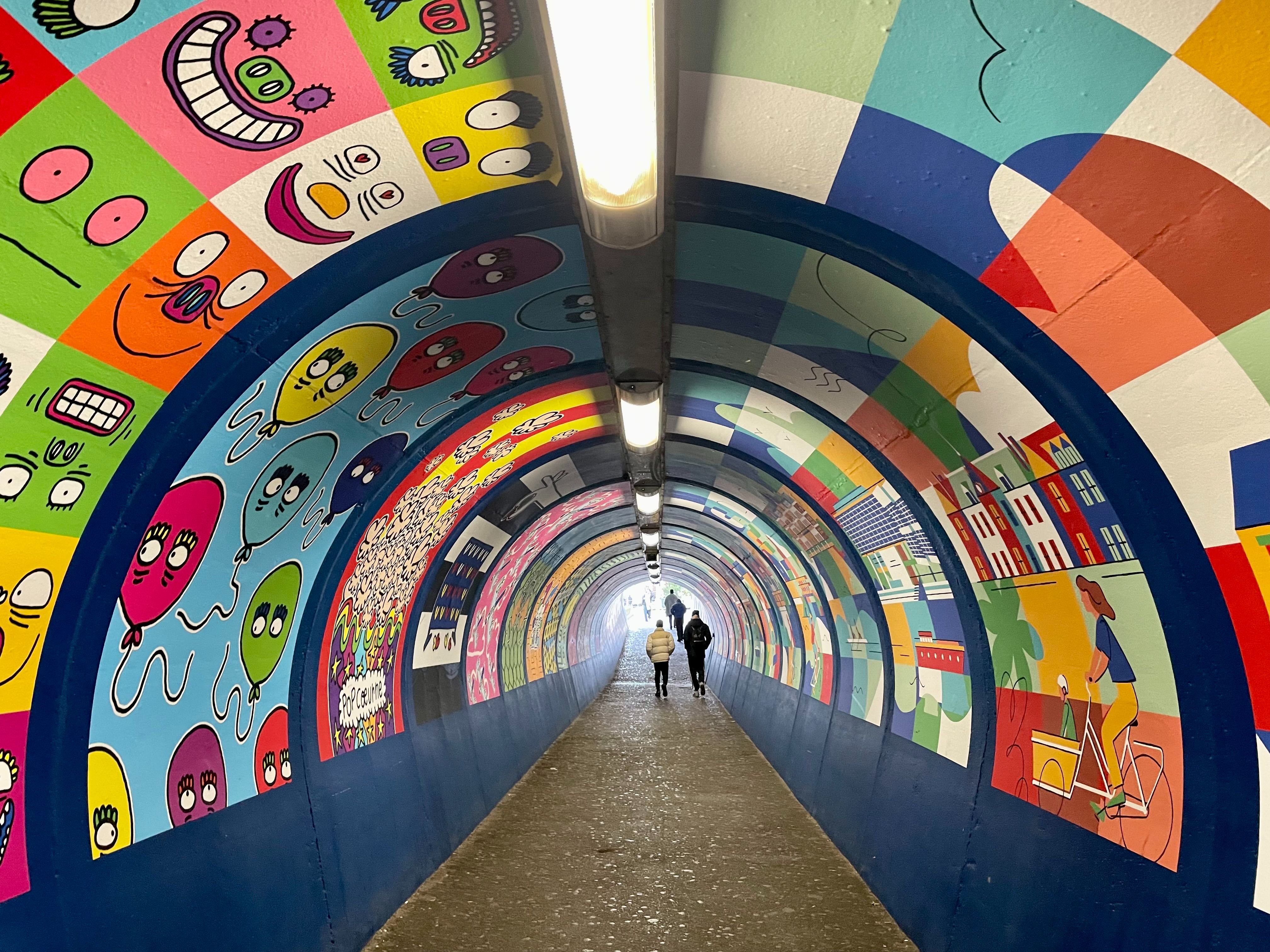 Melun, janvier 2024. Romain Jungle et Yoann Delahaye ont réalisé cette fresque géante dans le tunnel de la gare, transformant cet endroit inquiétant et inhospitalier en une galerie d'art. LP/Clémentine Roïk