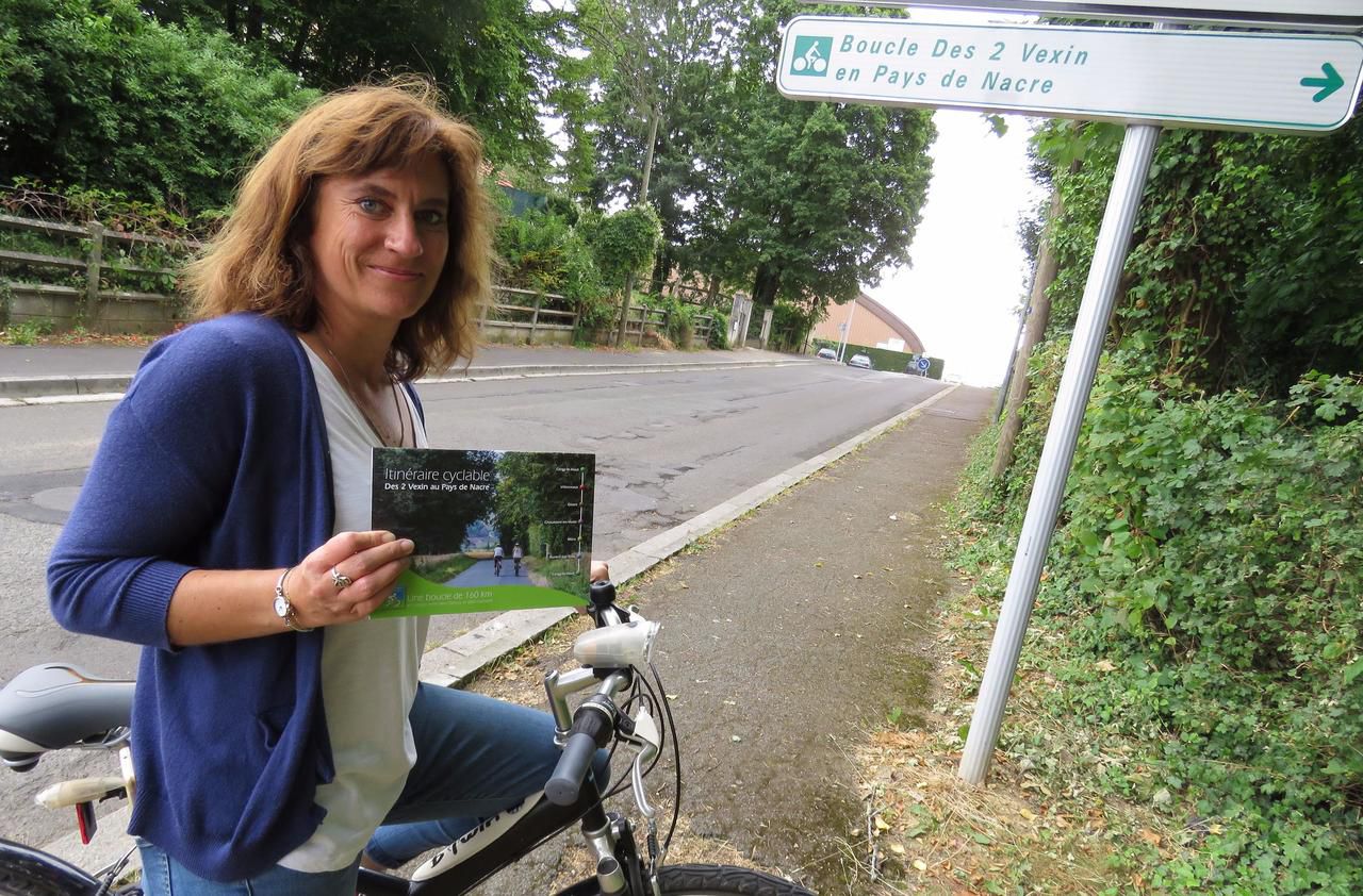 <b></b> Caroline Chaineaud, de l’office de tourisme des Sablons, a participé à l’élaboration d’une randonnée cyclable qui traverse trois départements : l’Oise, le Val d'Oise et l’Eure