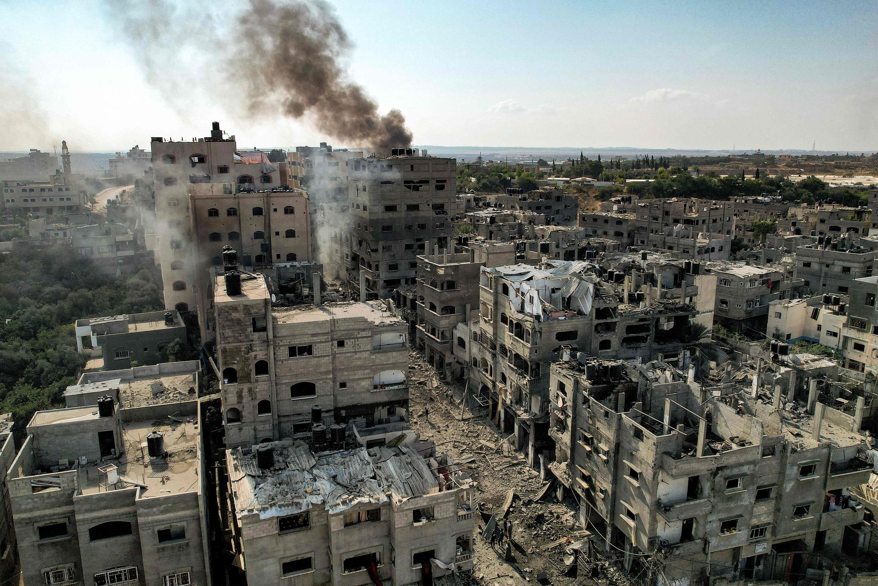 À Gaza-Ville (ici le 7 octobre), le paysage est apocalyptique, des quartiers entiers sont réduits en poussière, vidés de leurs habitants. AFP/Yahya Hassouna