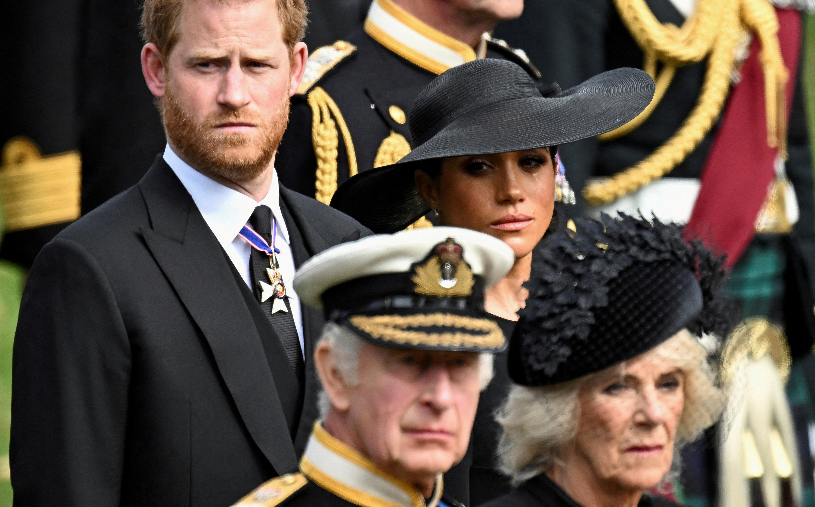 Le prince Harry et son épouse Meghan derrière le roi Charles III et la reine consort Camilla lors des funérailles d'Elizabeth II. REUTERS/Toby Melville/File Photo.