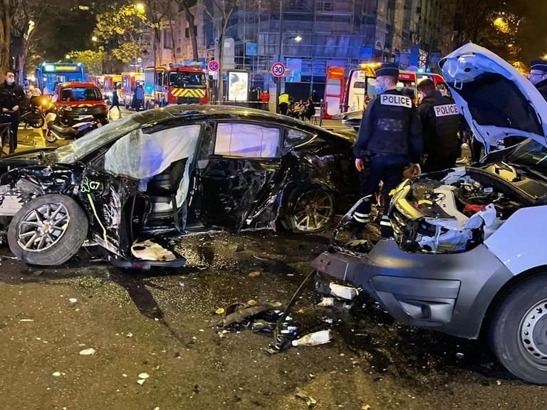 Paris (XIIIe), angle de la rue de Tolbiac et de l'avenue d'Ivry, le 11 décembre 2021. Une instruction est toujours en cours dans l'affaire de cet accident qui a fait un mort et 21 blessés. DR