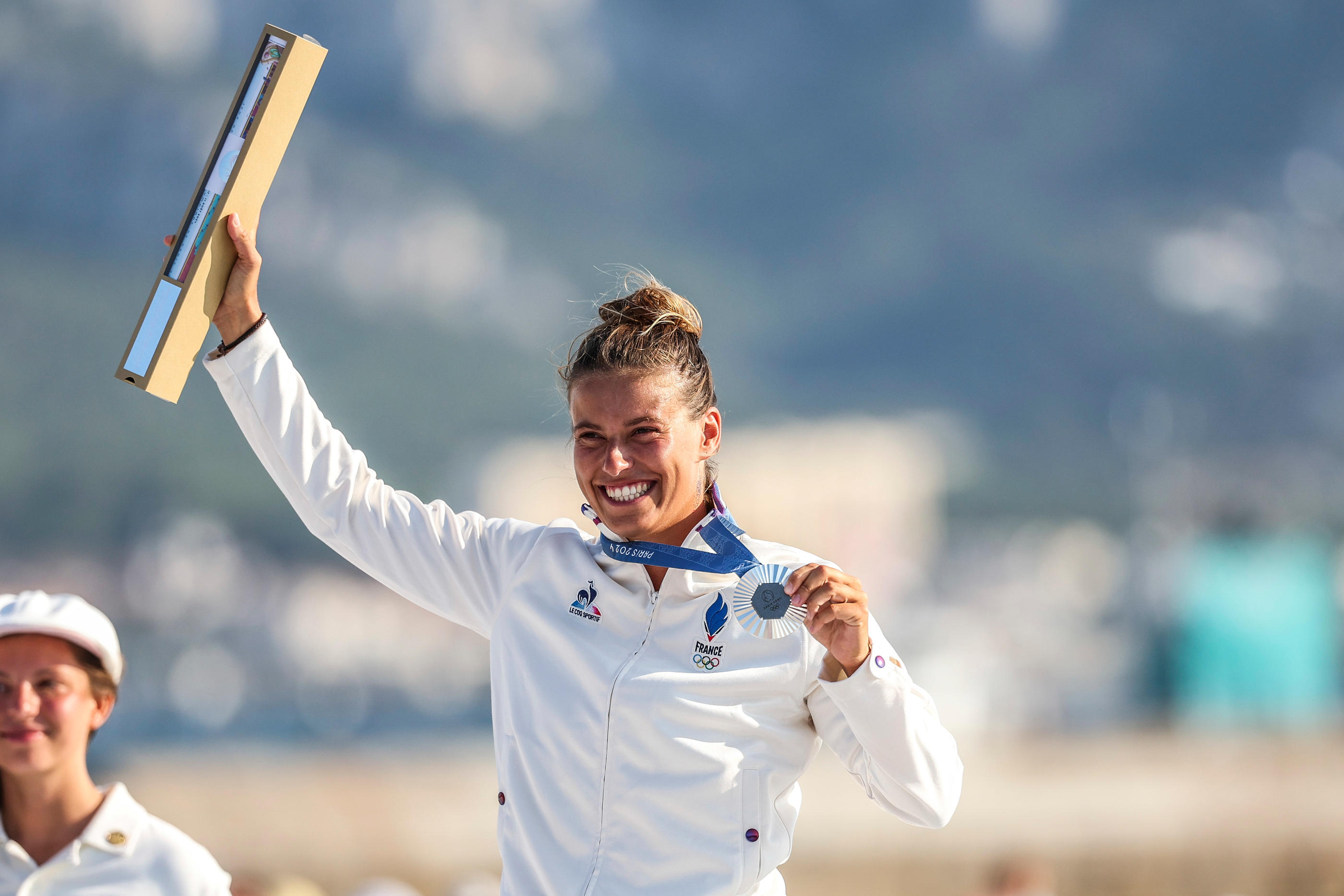 Lancée à la conquête du premier titre olympique de l’histoire du kitefoil, Lauriane Nolot a dû se contenter de la deuxième marche du podium, jeudi 8 août, à Marseille. ICON SPORT/Johnny Fidelin