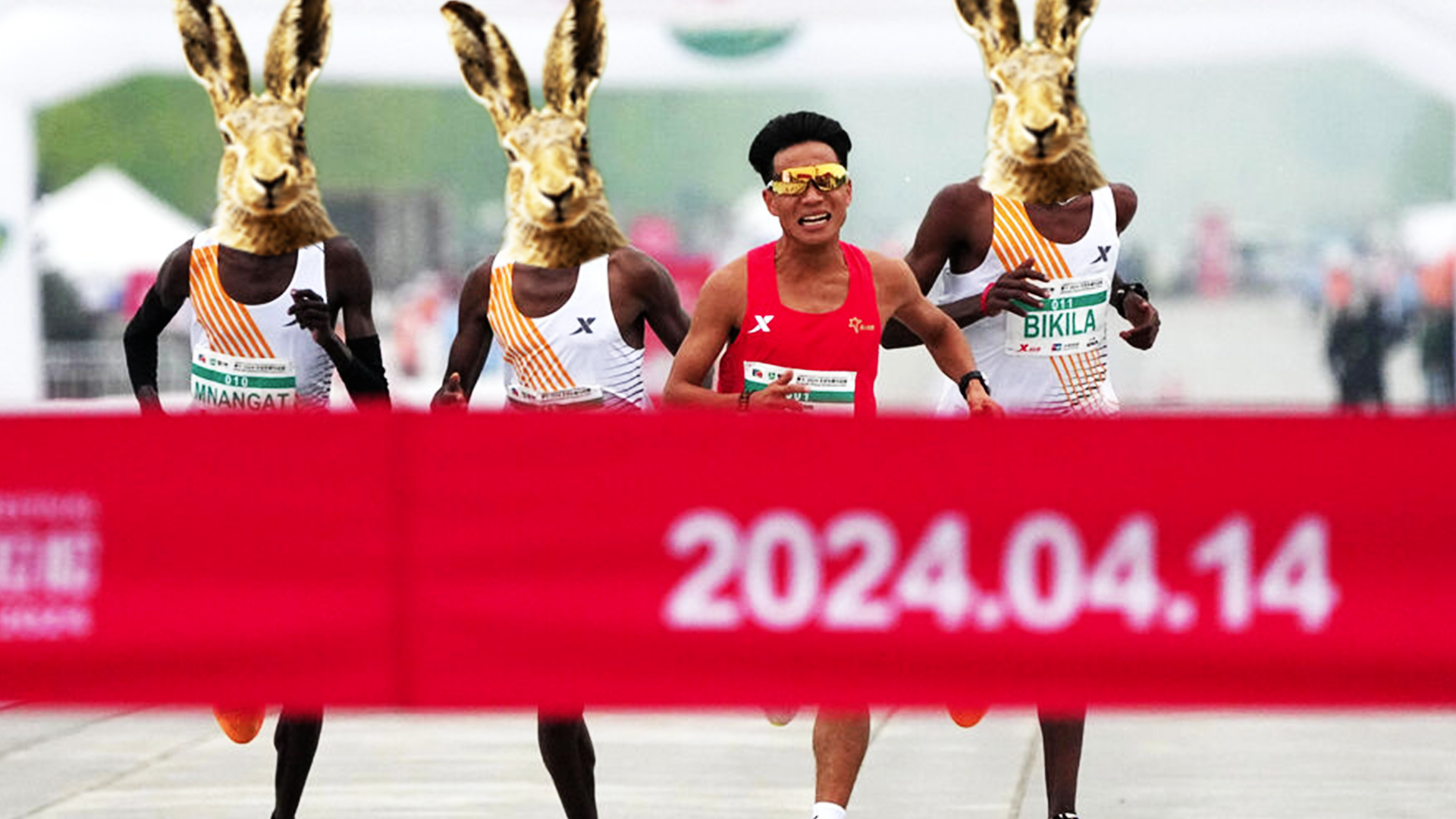 Les organisateurs du semi-marathon de Pékin ont annoncé vendredi la disqualification des quatre premiers de l'épreuve, après la victoire controversée dimanche d'un coureur chinois ayant bénéficié de l'aide indue de trois autres concurrents.