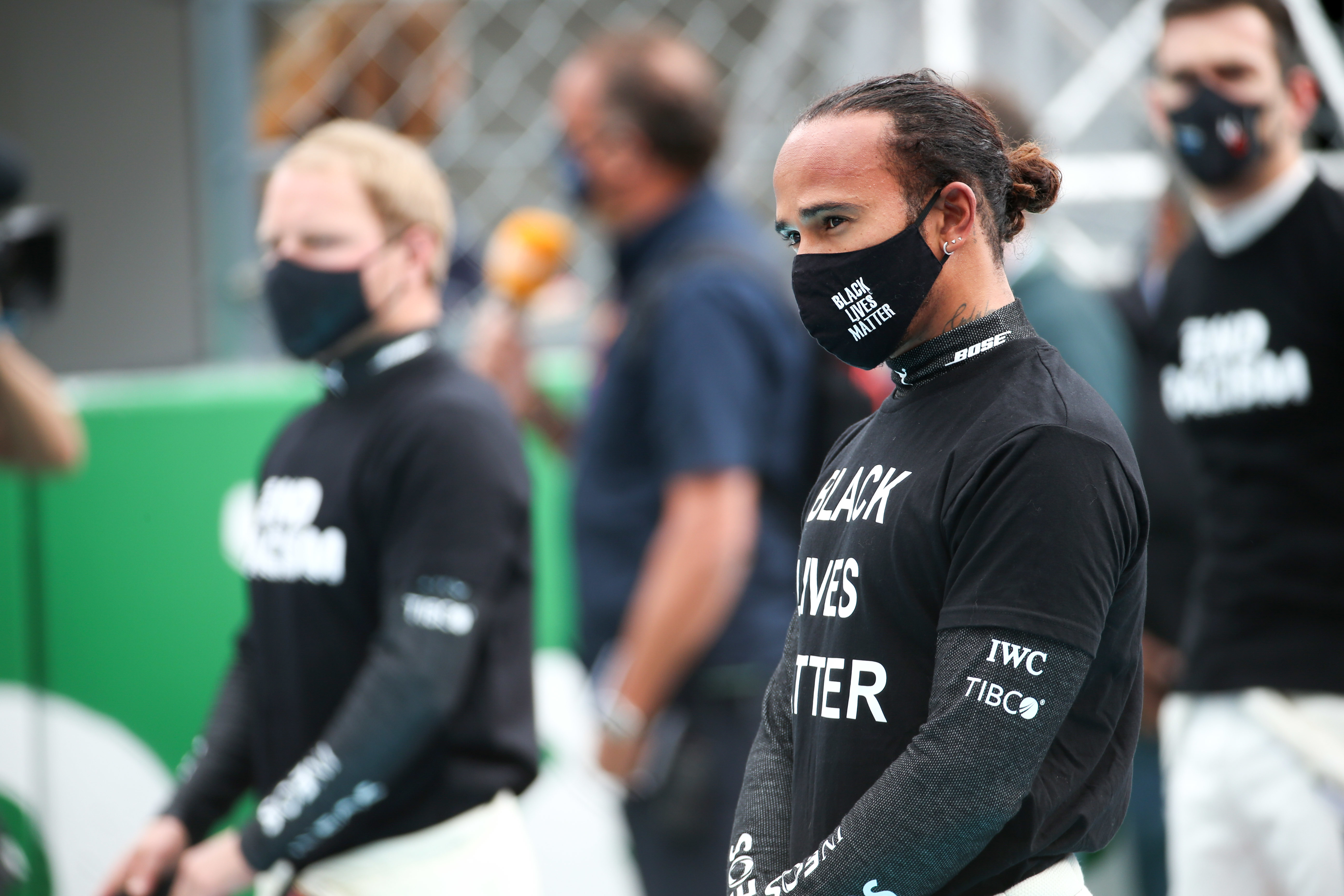 Lewis Hamilton a régulièrement affiché, sur les circuits de Formule 1, son soutien au mouvement « Black Lives Matter ». Icon Sport