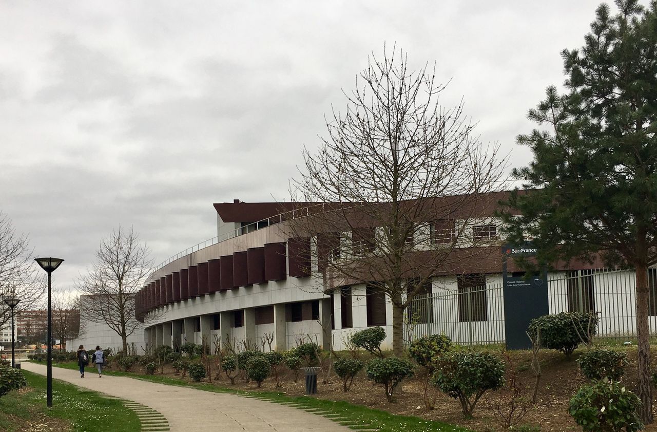 <b></b> Argenteuil, le 20 mars 2017. Le lycée Julie-Victoire Daubié est un des meilleurs lycées du Val-d’Oise avec un taux de réussite au bac de 95 %. 