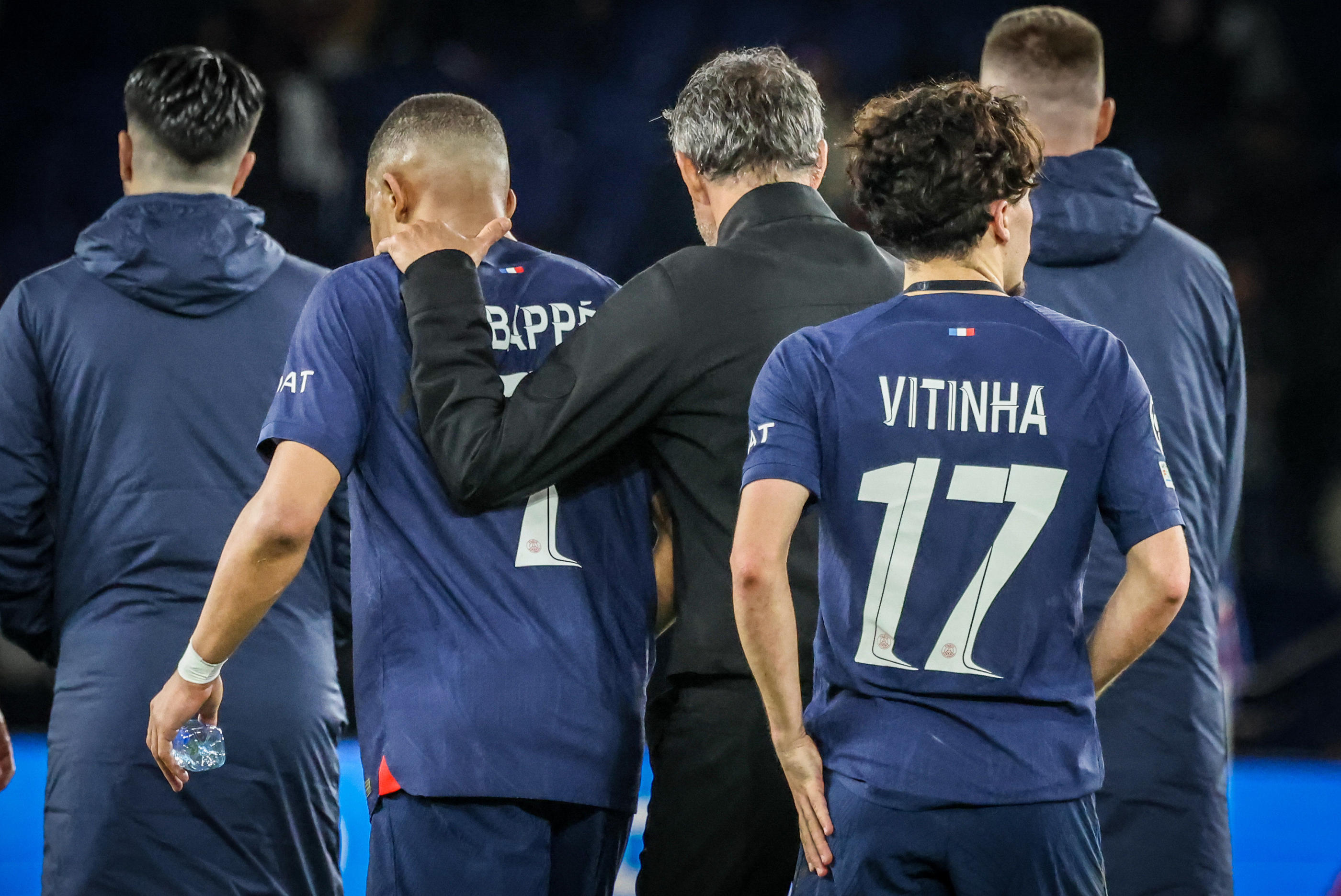 Dos au mur, les Parisiens, notamment Kylian Mbappé, Luis Enrique et Vitinha n'ont plus le choix : ils doivent briller pour accéder aux demi-finales de la Ligue des champions. LP/Frédéric Dugit