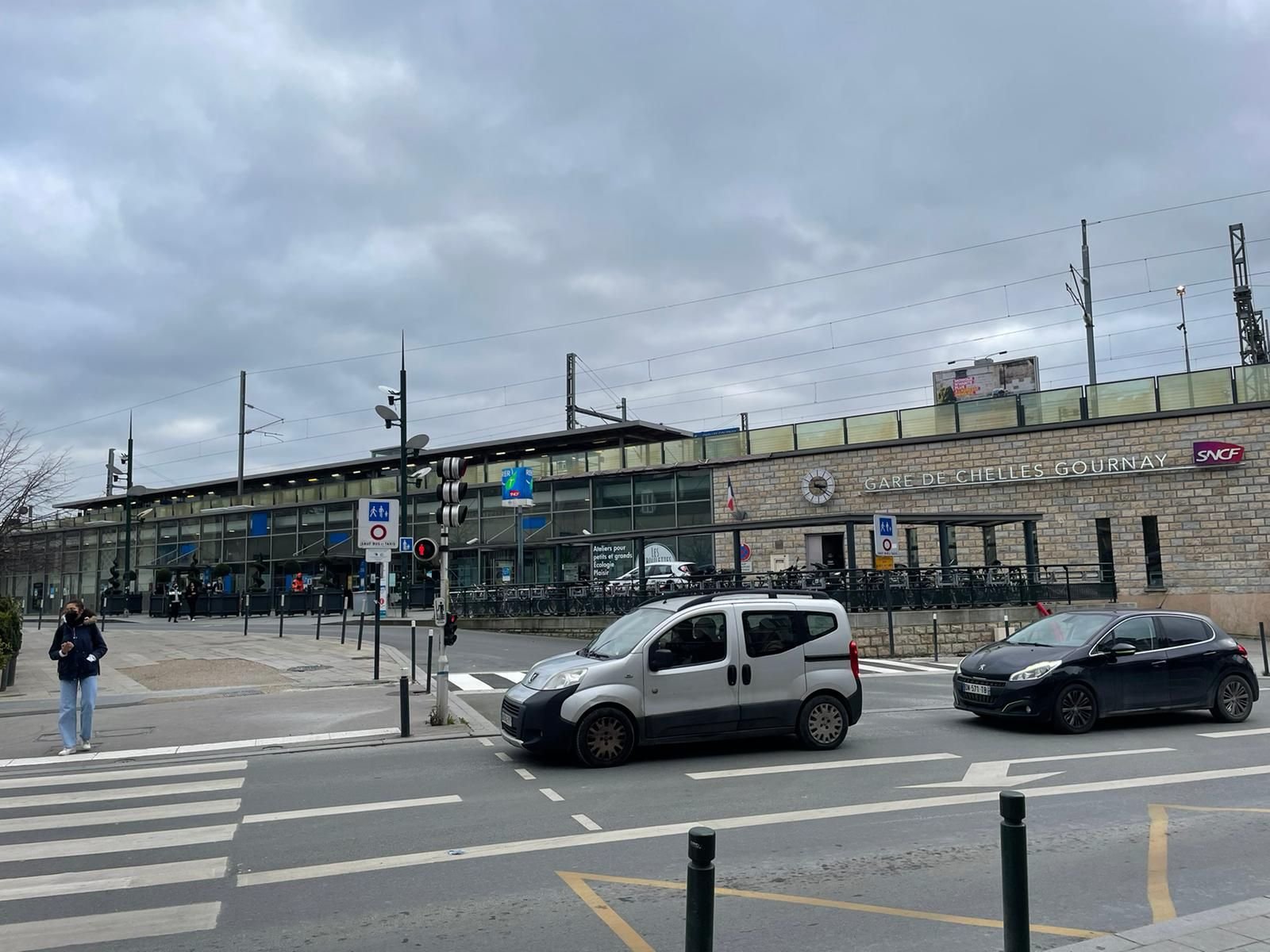 Chelles, mardi. La gare, qui permet de rejoindre Paris en à peine un quart d'heure, est un des arguments qui rend agréable l'alternance entre présentiel et distanciel pour les travailleurs.