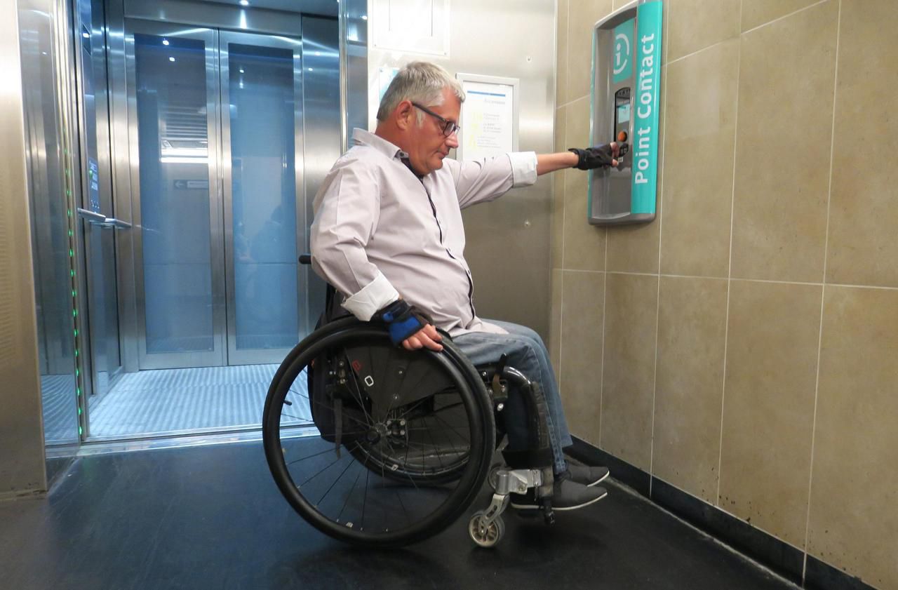 La gare du RER B Luxembourg (Paris VIe) est accessible aux personnes en fauteuil roulant. Mais elles doivent être accompagnées par un agent de la RATP pour monter et descendre du train. LP/Sébastian Compagnon