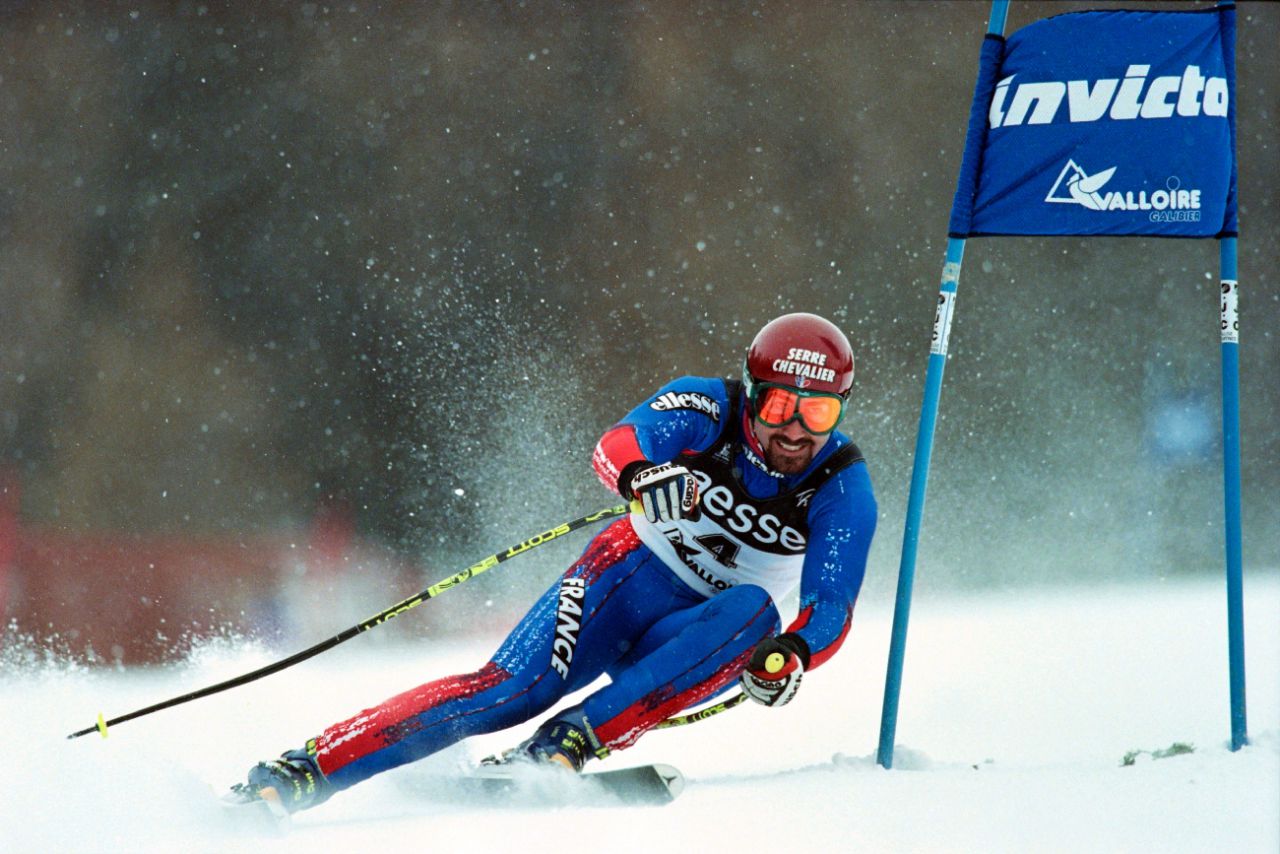 De nombreux skieurs français, comme Luc Alphand, ont été opérés par Pierre Chambat. AFP/Eric Feferberg