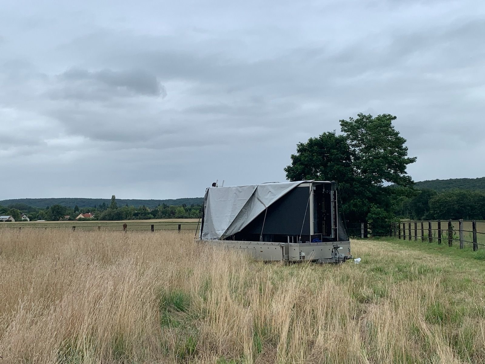 Auvers-Saint-Georges, jeudi 5 août 2021. Le concert de Kanye West devait être diffusé sur écran géant dans un champ au Bois Moret. DR