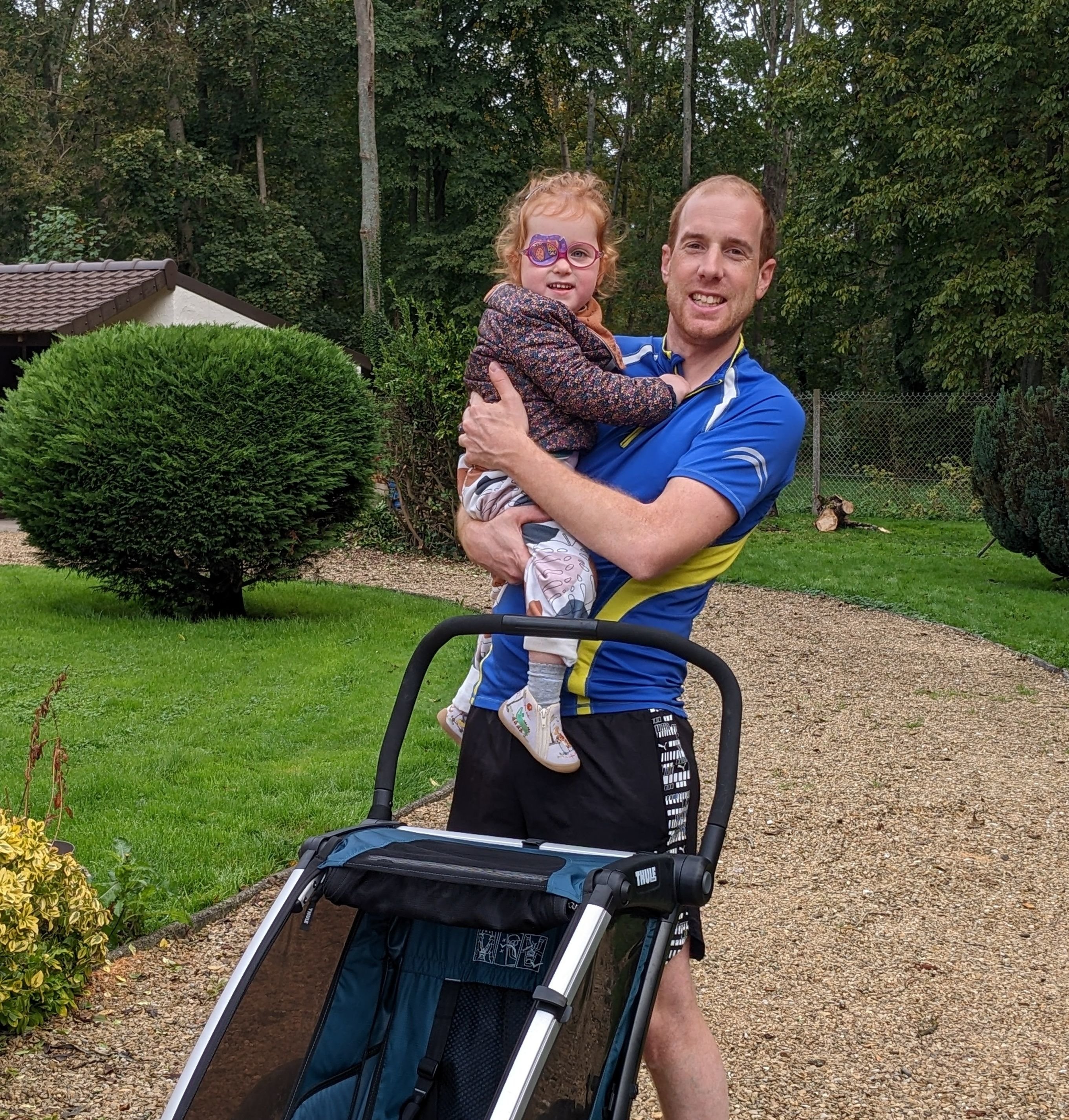 Habitants d'Alfortville (Val-de-Marne), Vincent et sa fille Clémence, participent au semi-marathon du bois de Vincennes, avec un autre couple père-fille. Les deux fillettes de 3 ans sont atteintes de la maladie de Pura, une maladie génétique rare. DR