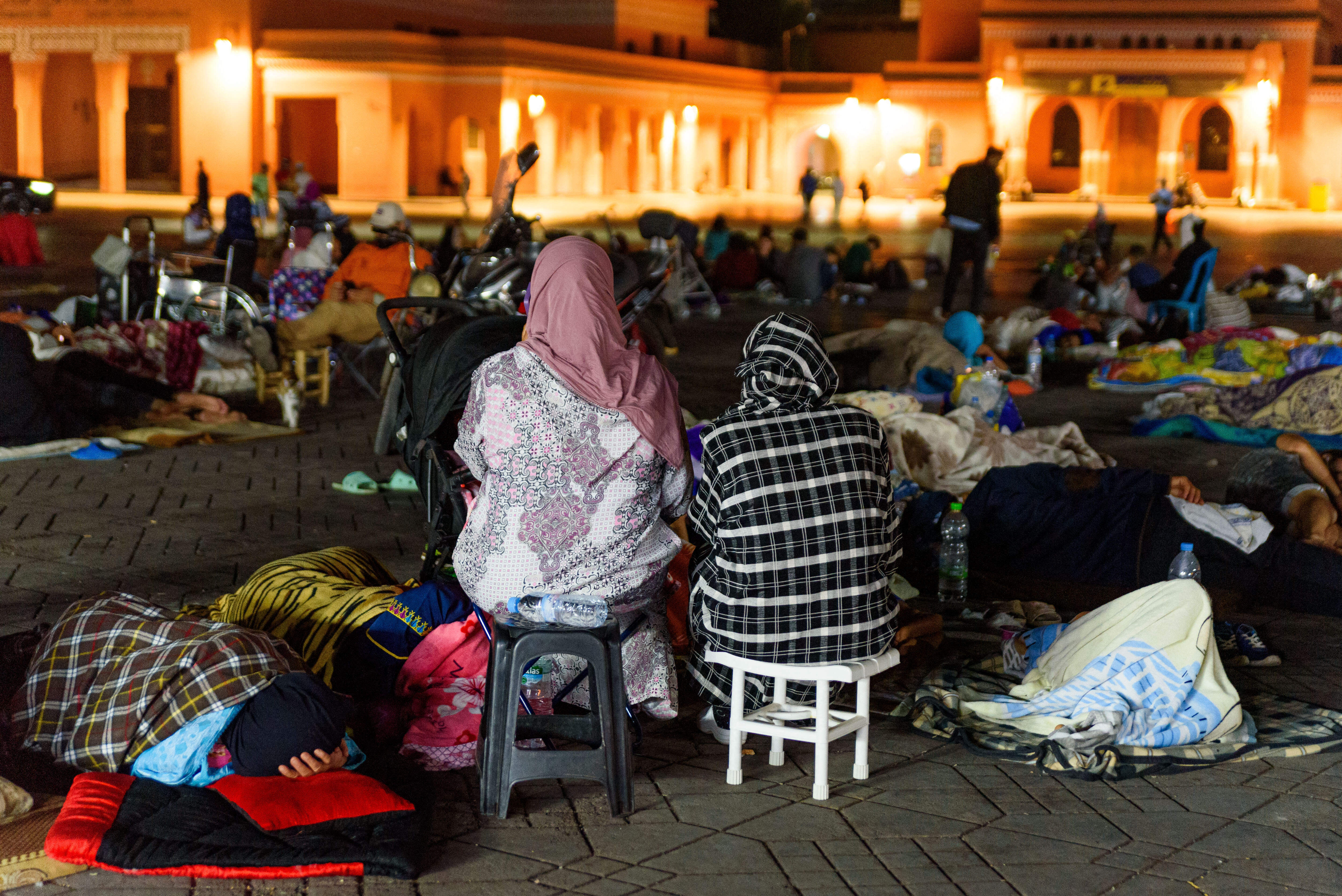 Le couple disparu séjournait à Marrakech où, désormais, la très touristique et emblématique place Jemaa el-Fna accueille des rescapés et des gens qui ont peur de retourner dormir chez eux. Abaca/SPUS/Davide Bonaldo