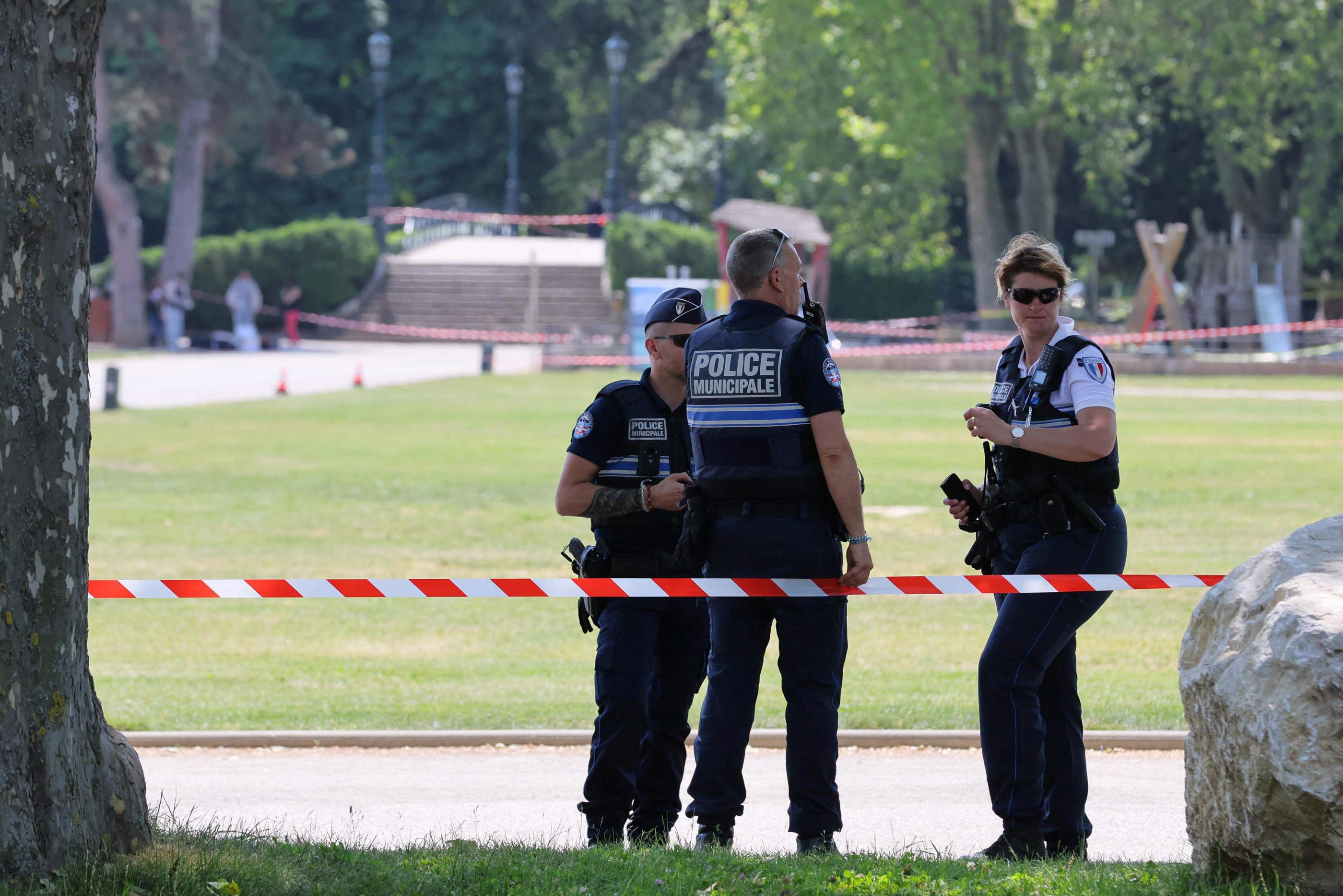 L'attaque a fait six blessés dont quatre enfants de 22 à 36 mois, dans un parc près du lac d’Annecy. REUTERS/Denis Balibouse