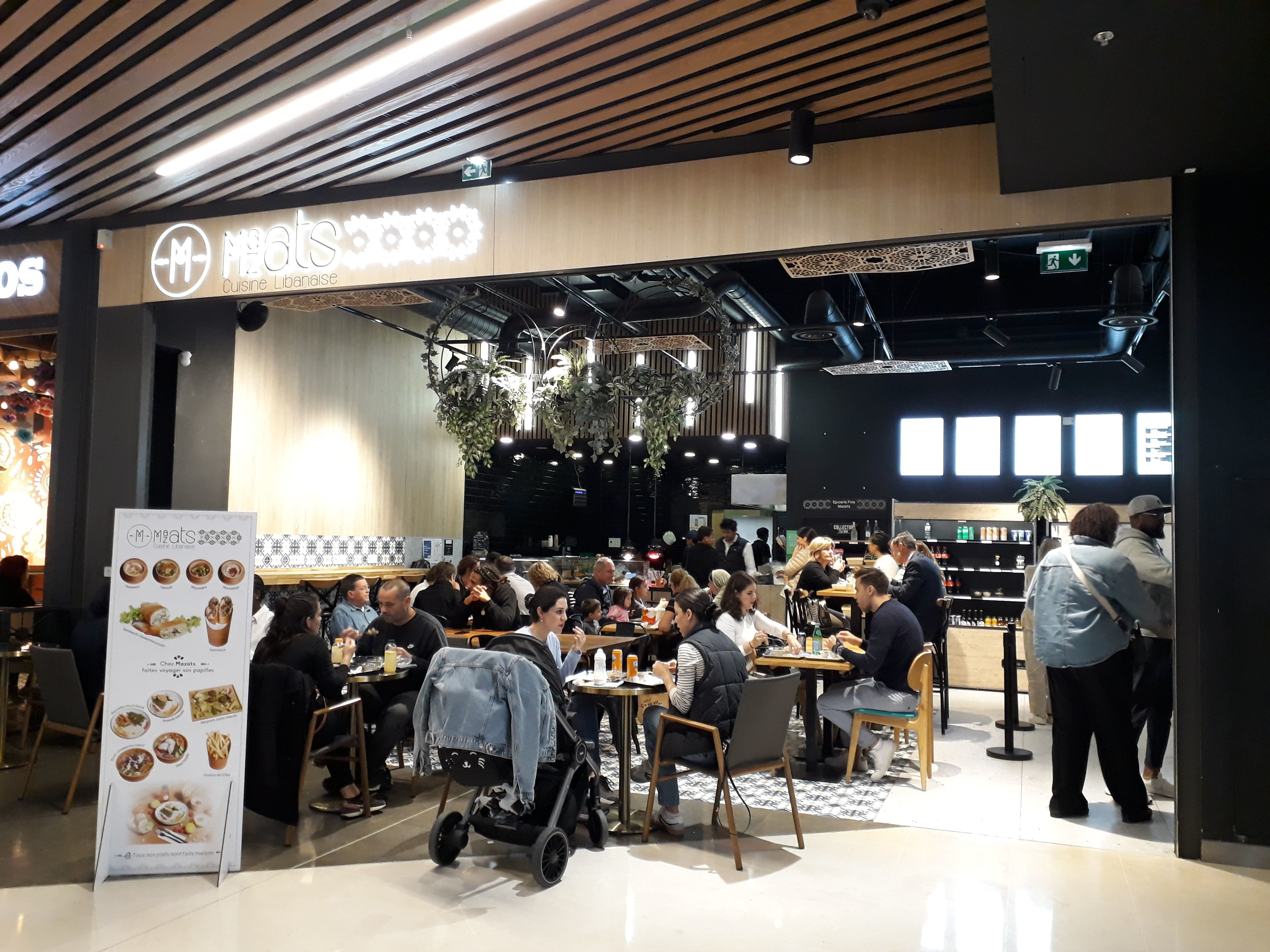 Cergy (Val-d'Oise), mardi 10 septembre. Au sein du district, le food court du centre commercial des 3 Fontaines, le restaurant Mazats se démarque avec ses spécialités libanaises. LP/Ma.P.