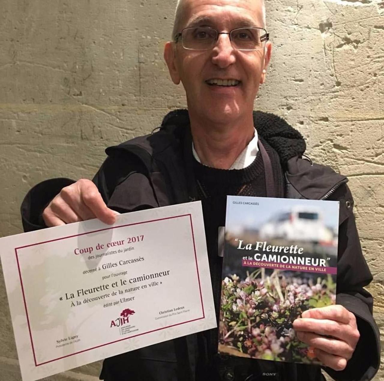 <b></b> Gilles Carcassès a reçu un prix de la part de l’Association des journalistes du jardin et de l’horticulture (AJJH), lors d’une cérémonie organisée mardi à La Roche-Guyon. 