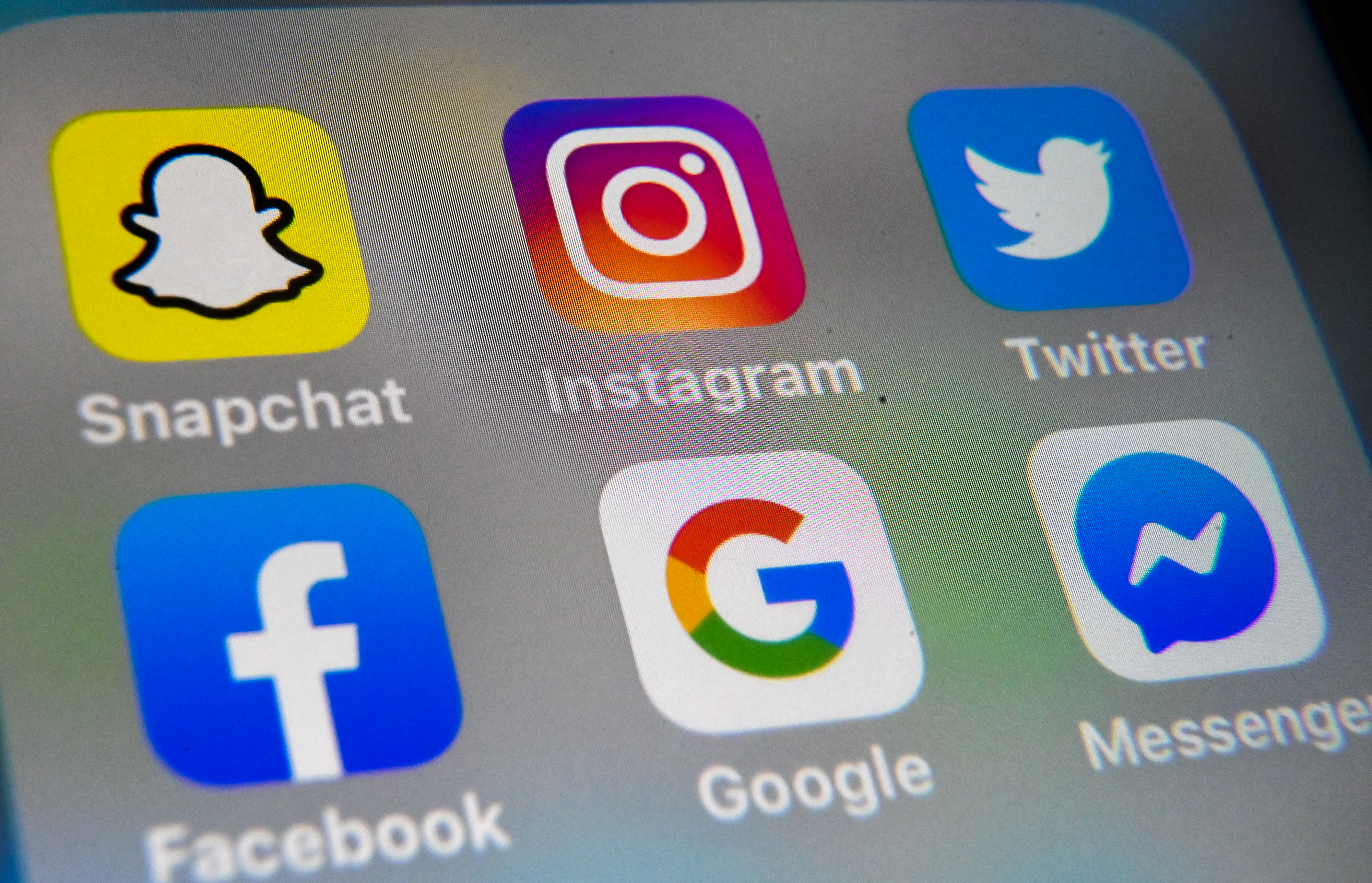 Mettre en avant une photo Instagram ou une publication Facebook expose désormais un utilisateur de Twitter à une suspension de son compte. AFP/Denis Charlet