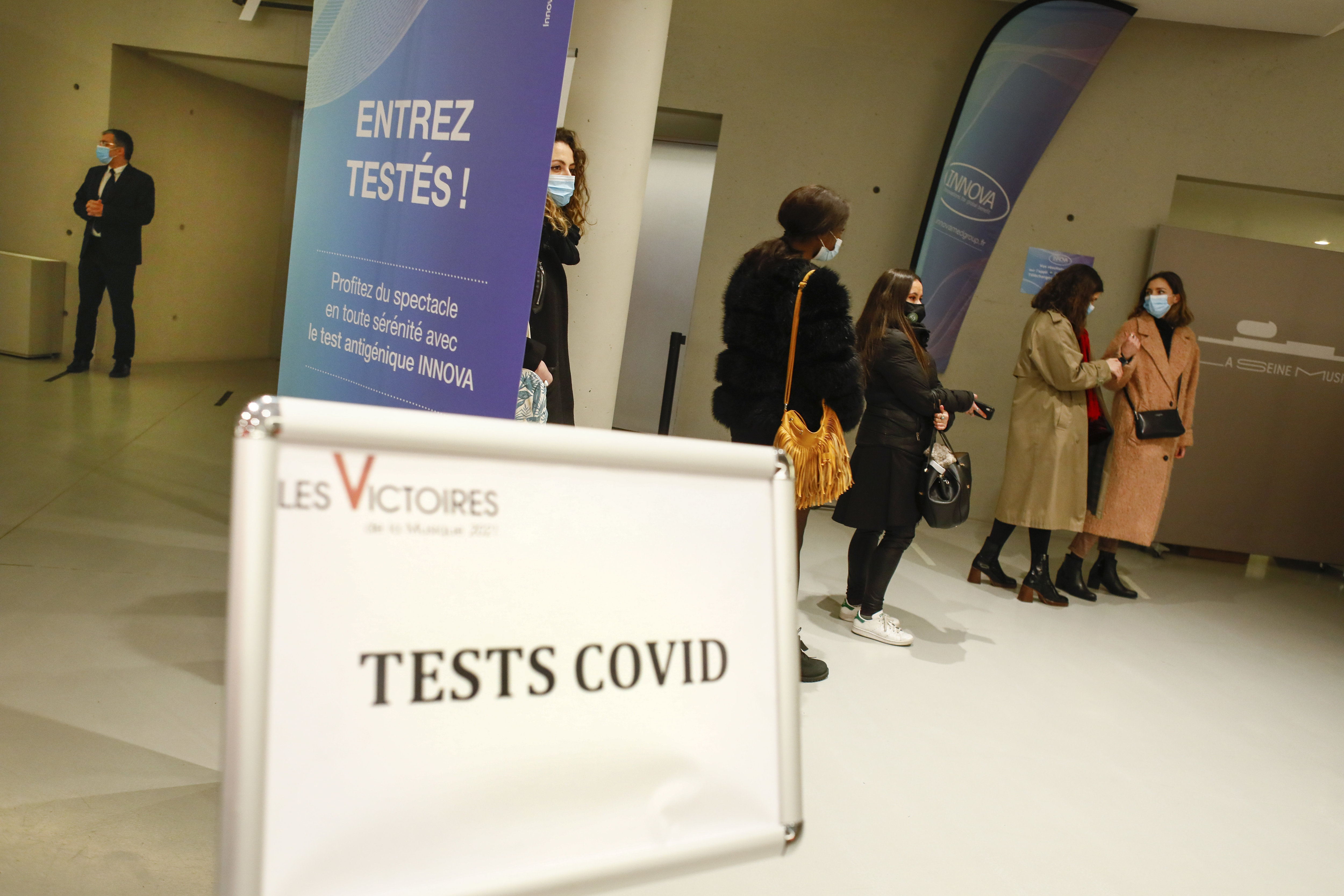 Test Antigenique Saint Jean De Luz Covid-19 : faut-il cesser de rembourser les tests «de confort» pour inciter  à se faire vacciner ? - Le Parisien