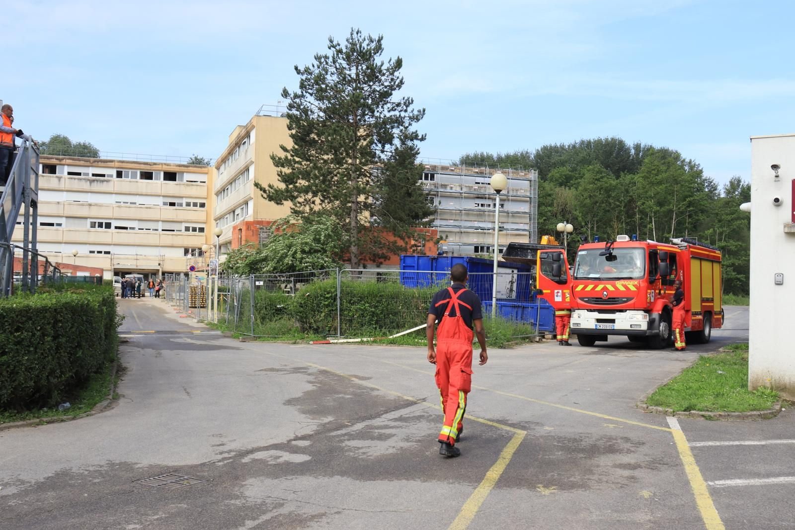Montataire (Oise), lundi 3 juin. Un incendie s'est déclaré vers 5 heures du matin dans une résidence Coallia, faisant un mort. LP/Juliette Vienot de Vaublanc.